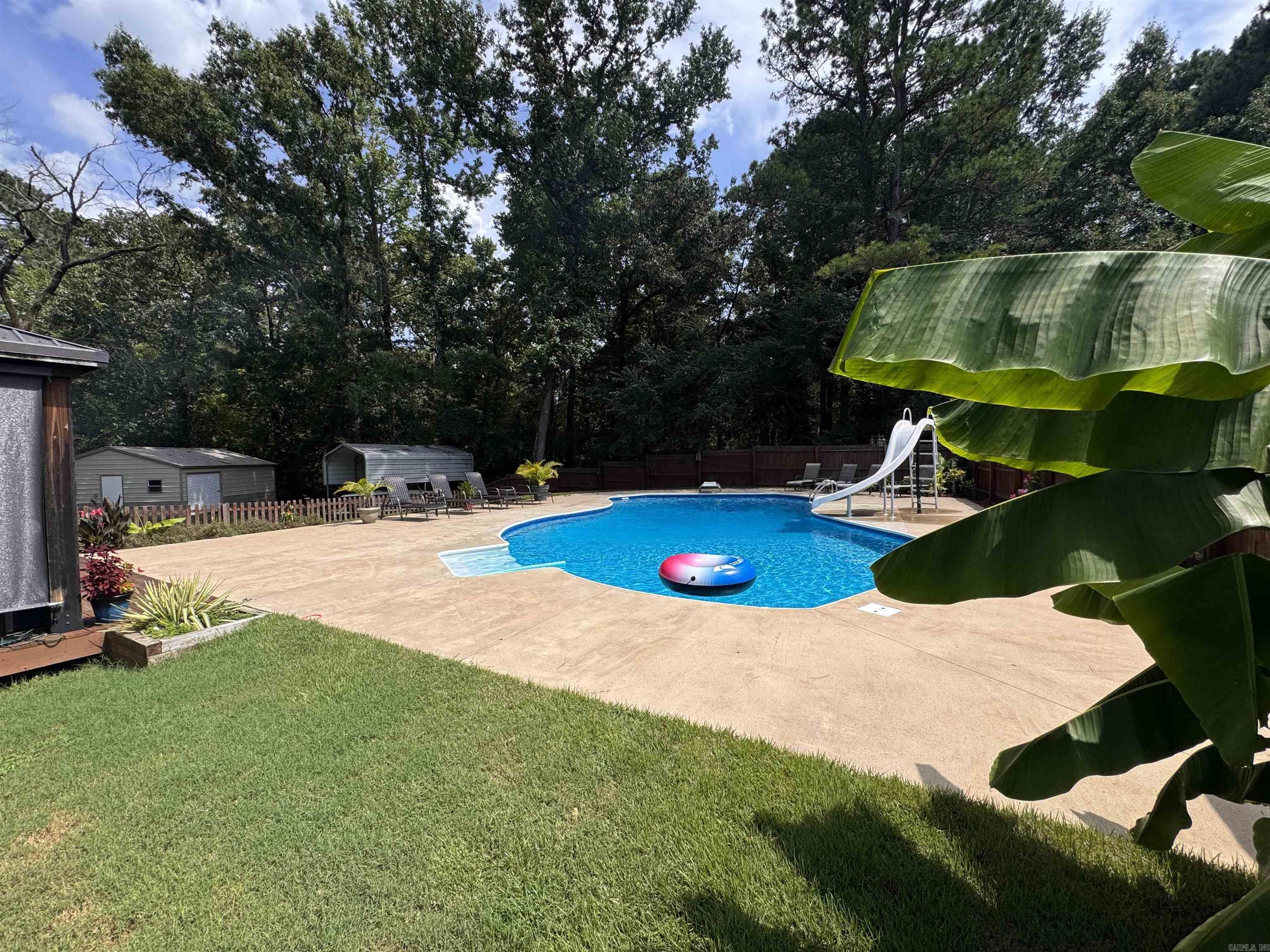 DELEES NORTH MOORE ESTATES - Residential