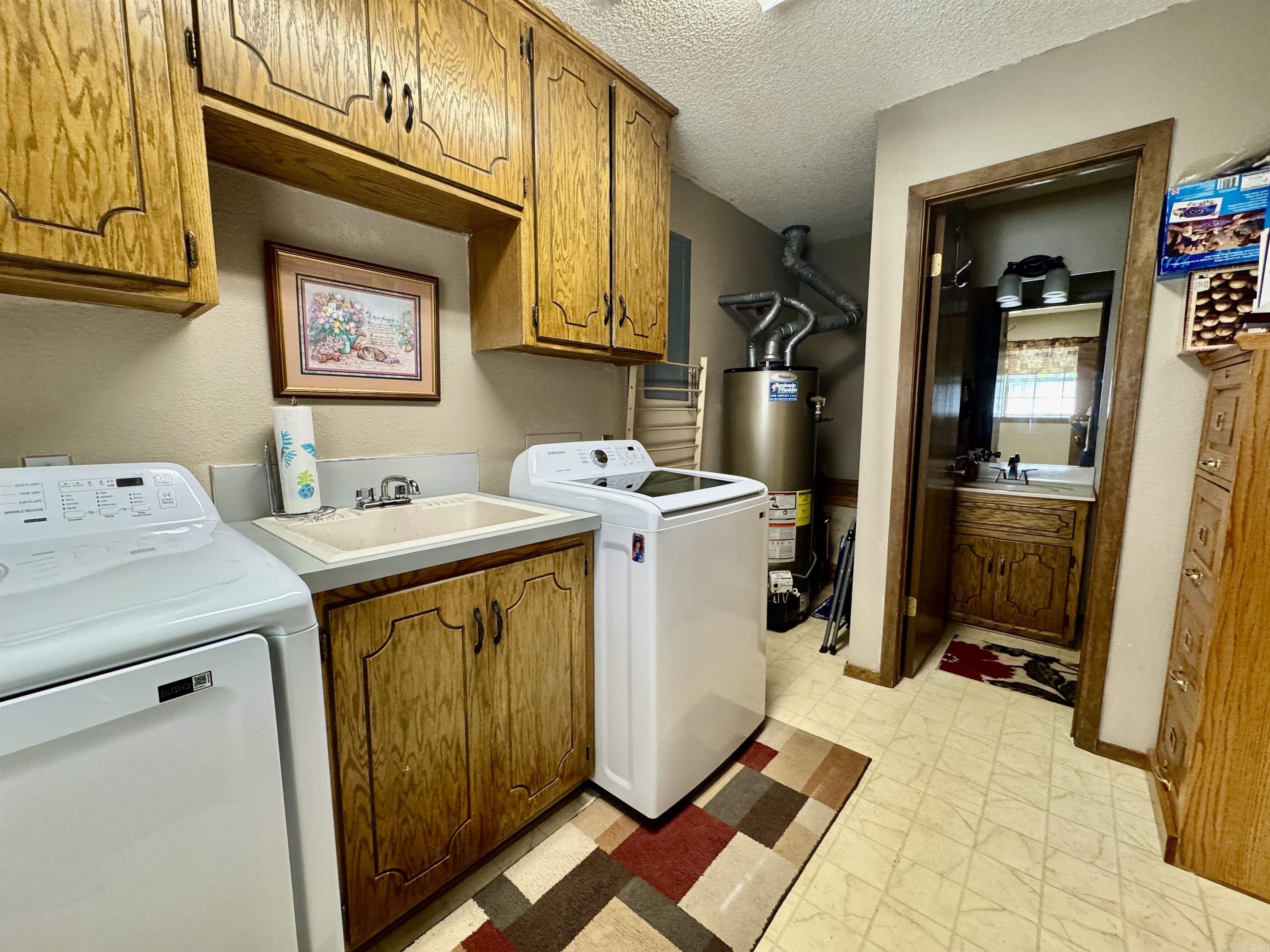 DELEES NORTH MOORE ESTATES - Residential