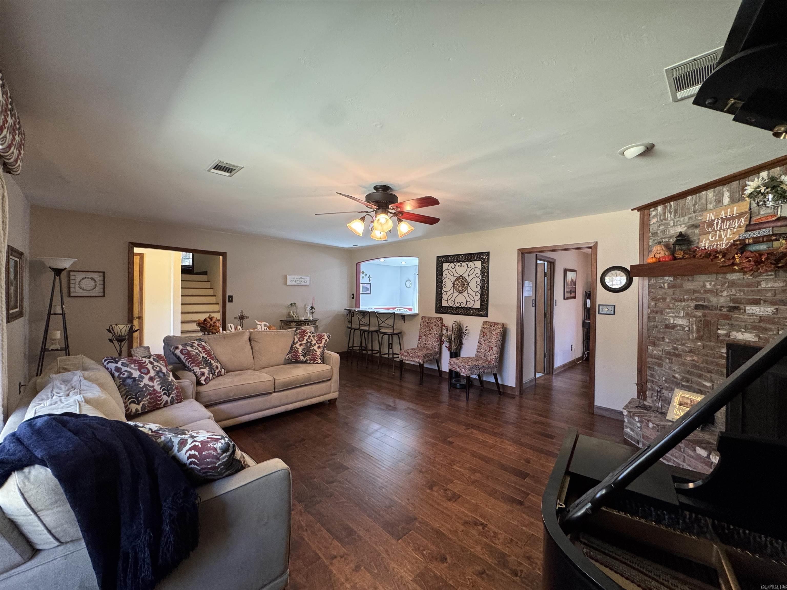 DELEES NORTH MOORE ESTATES - Residential
