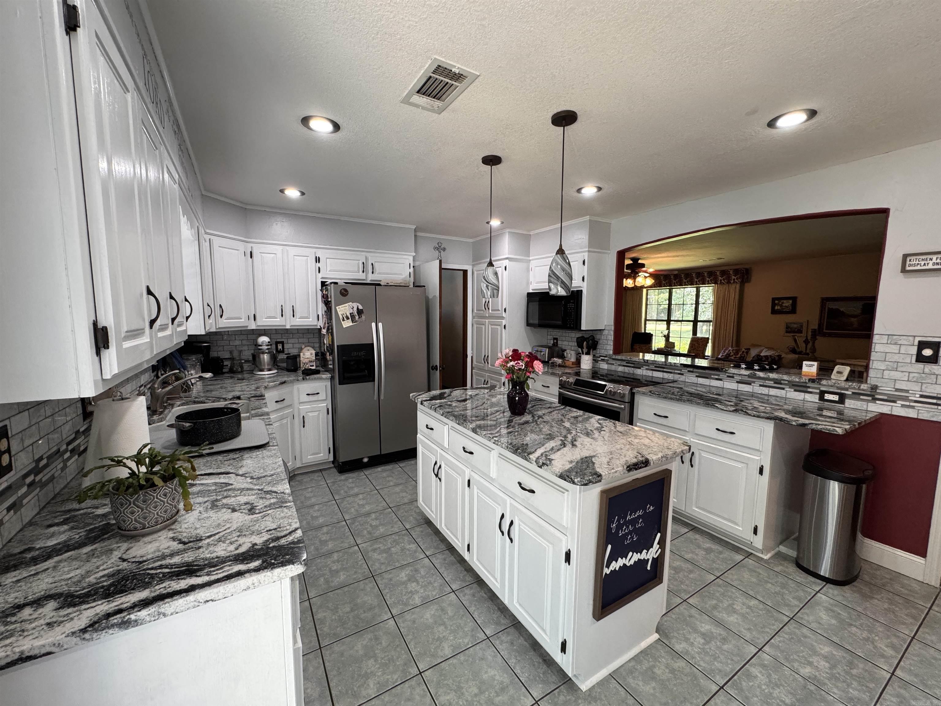 DELEES NORTH MOORE ESTATES - Residential
