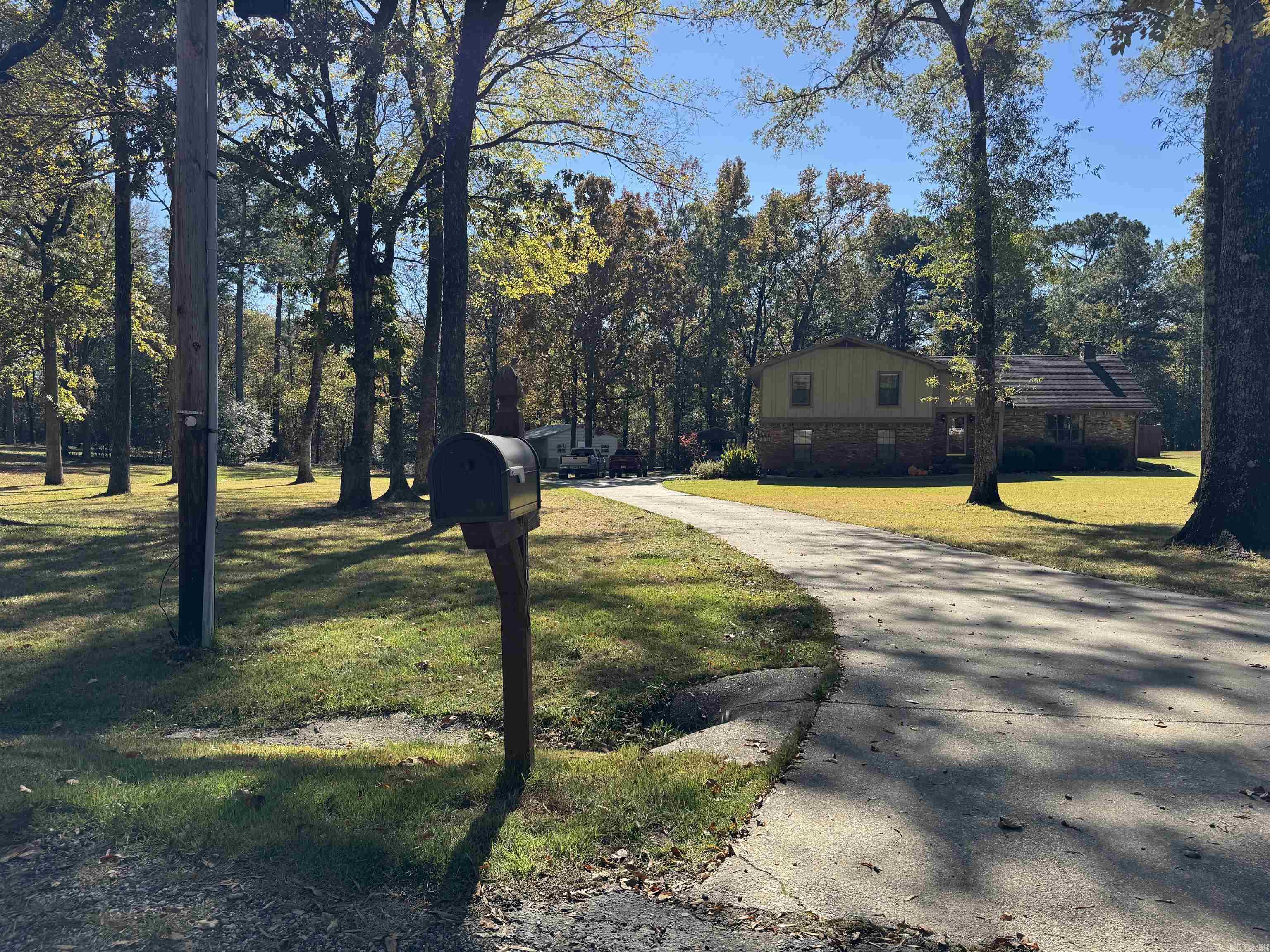 DELEES NORTH MOORE ESTATES - Residential