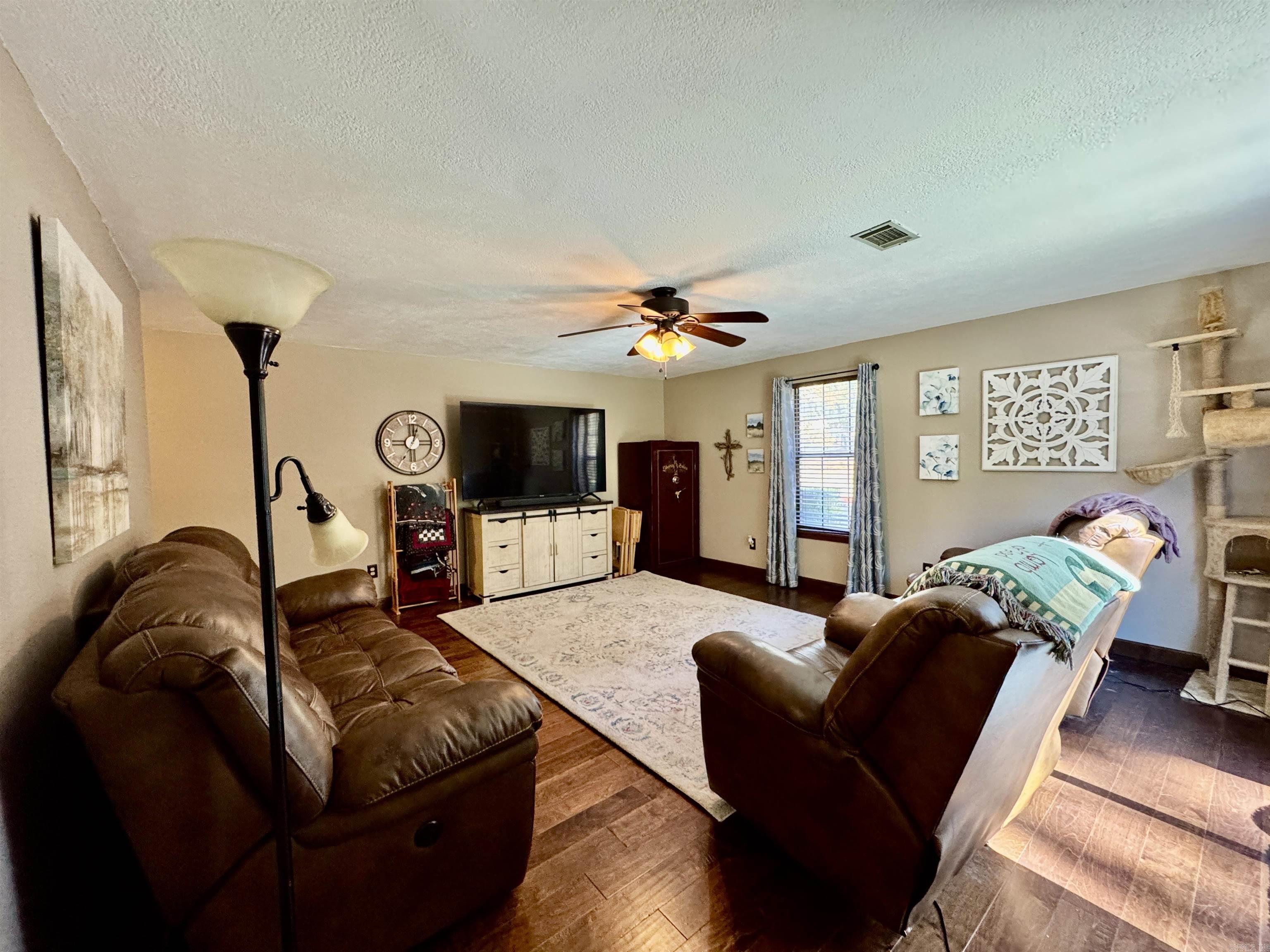 DELEES NORTH MOORE ESTATES - Residential