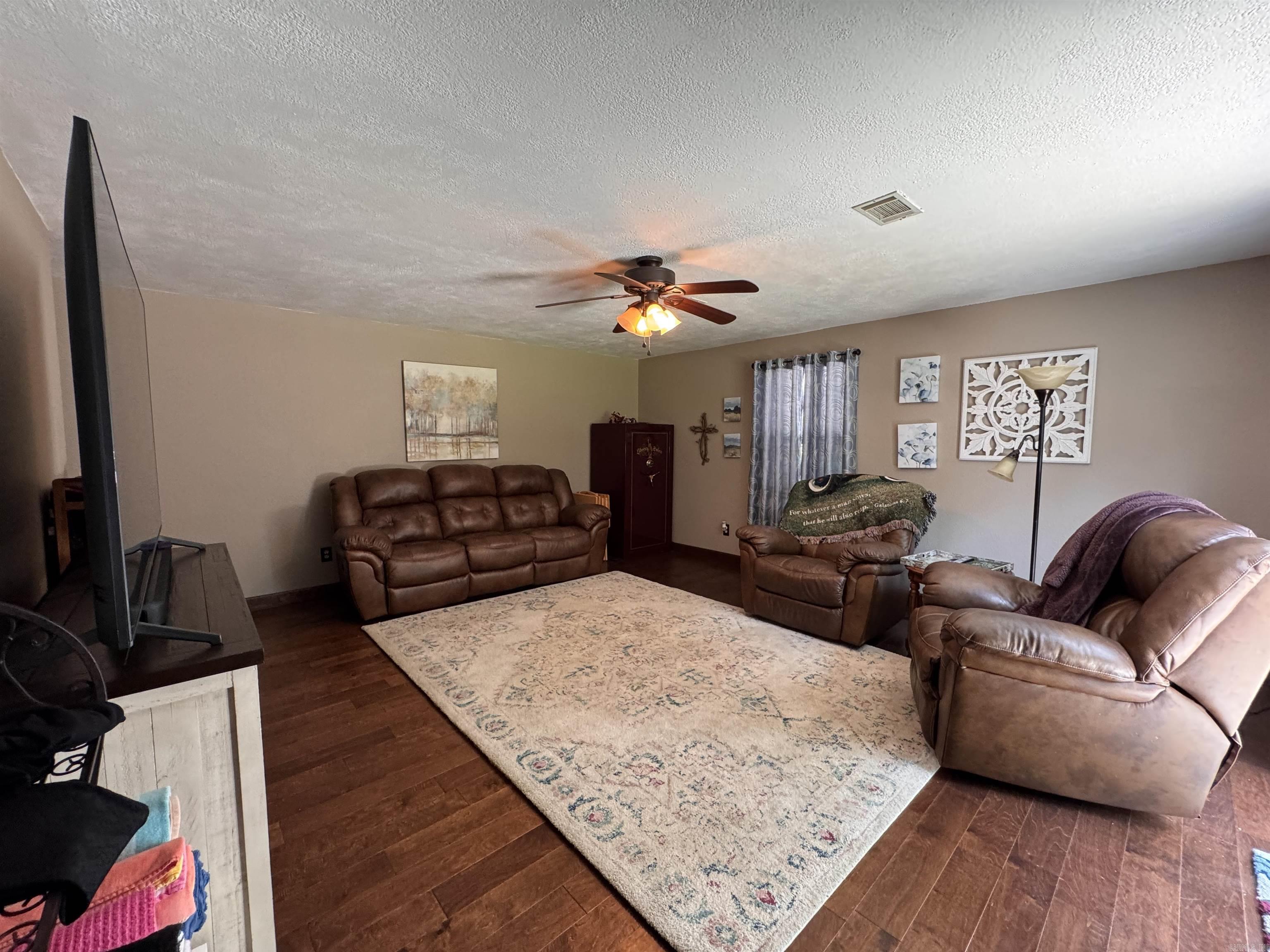 DELEES NORTH MOORE ESTATES - Residential