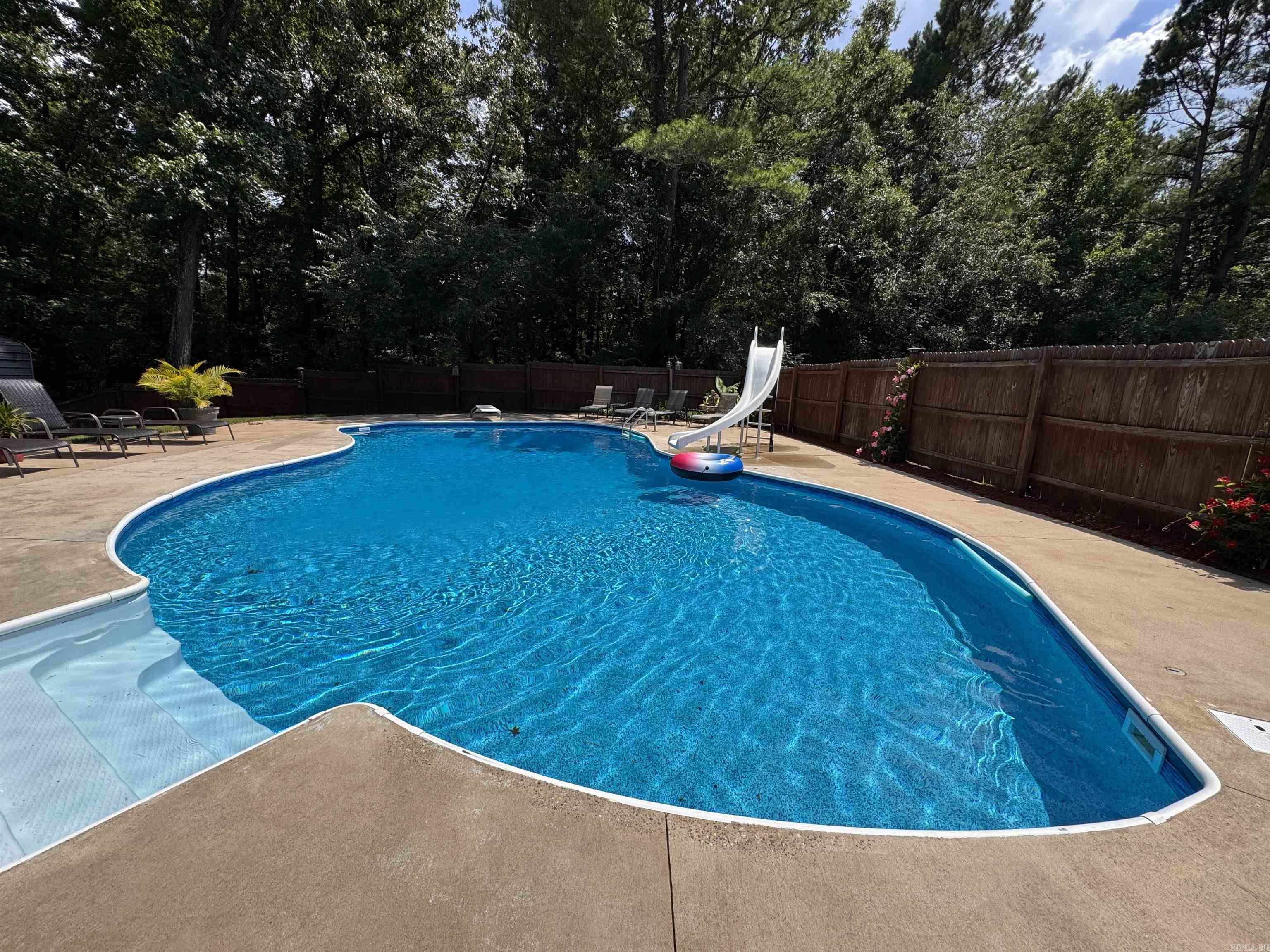 DELEES NORTH MOORE ESTATES - Residential