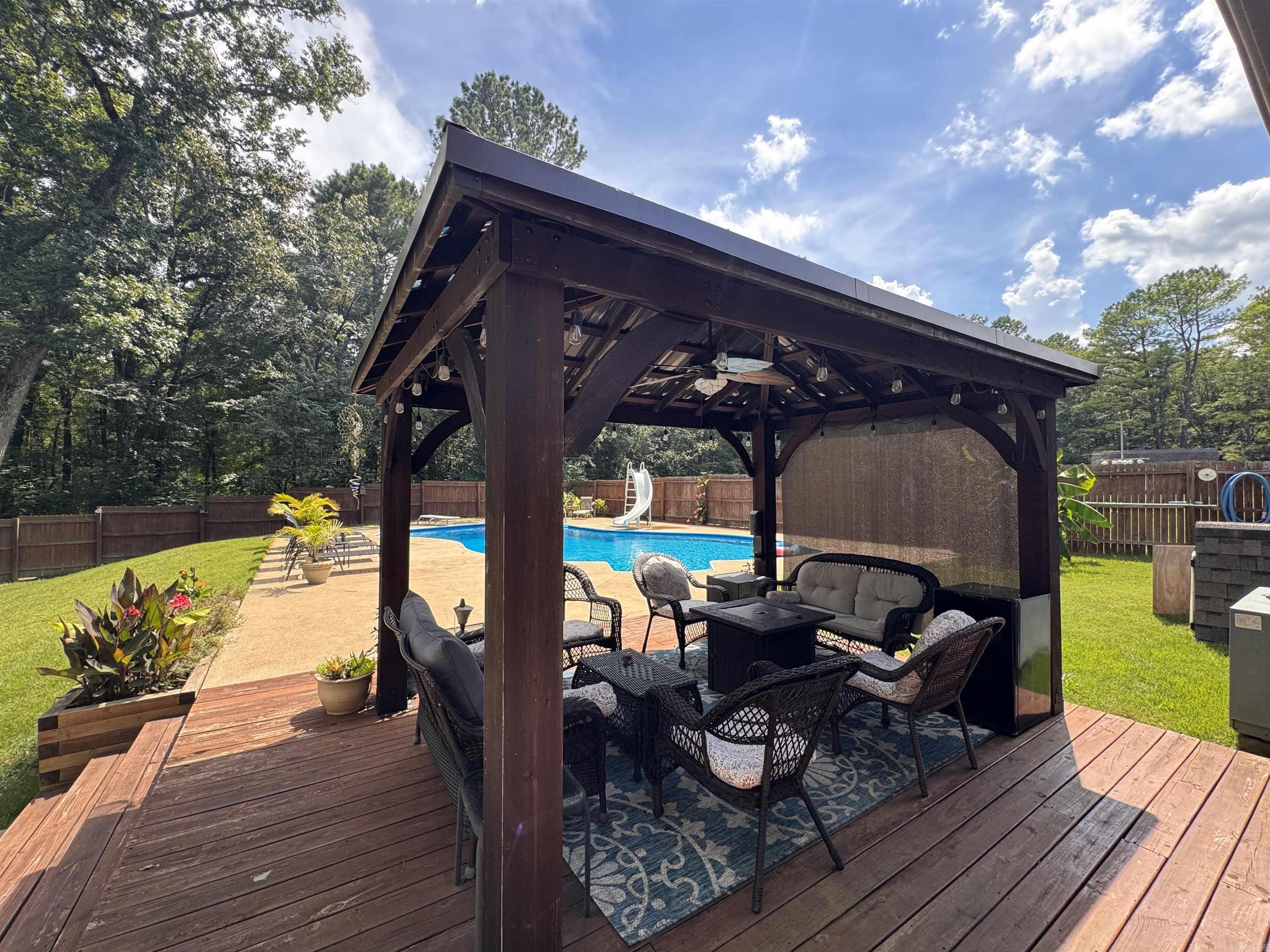 DELEES NORTH MOORE ESTATES - Residential