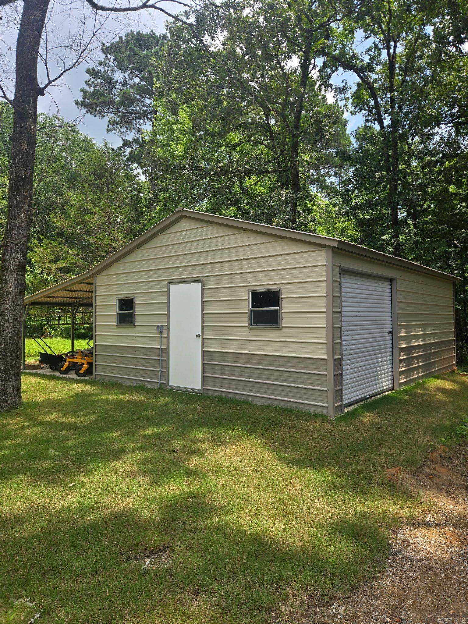 DELEES NORTH MOORE ESTATES - Residential