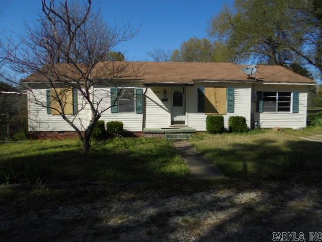 Almost 1/4 acre lot with vacant lot adjacent. Spacious interior living area and kitchen. Large bathrooms. Good investment property. See attachment for PAS requirements and WFHM offer submittal information in MLS document section. To report any concerns with a listing broker/agent or to report any property condition or other concern needing escalation, including concerns related to a previously submitted offer or information on how to place an offer, please call: 1-877-617-5274.