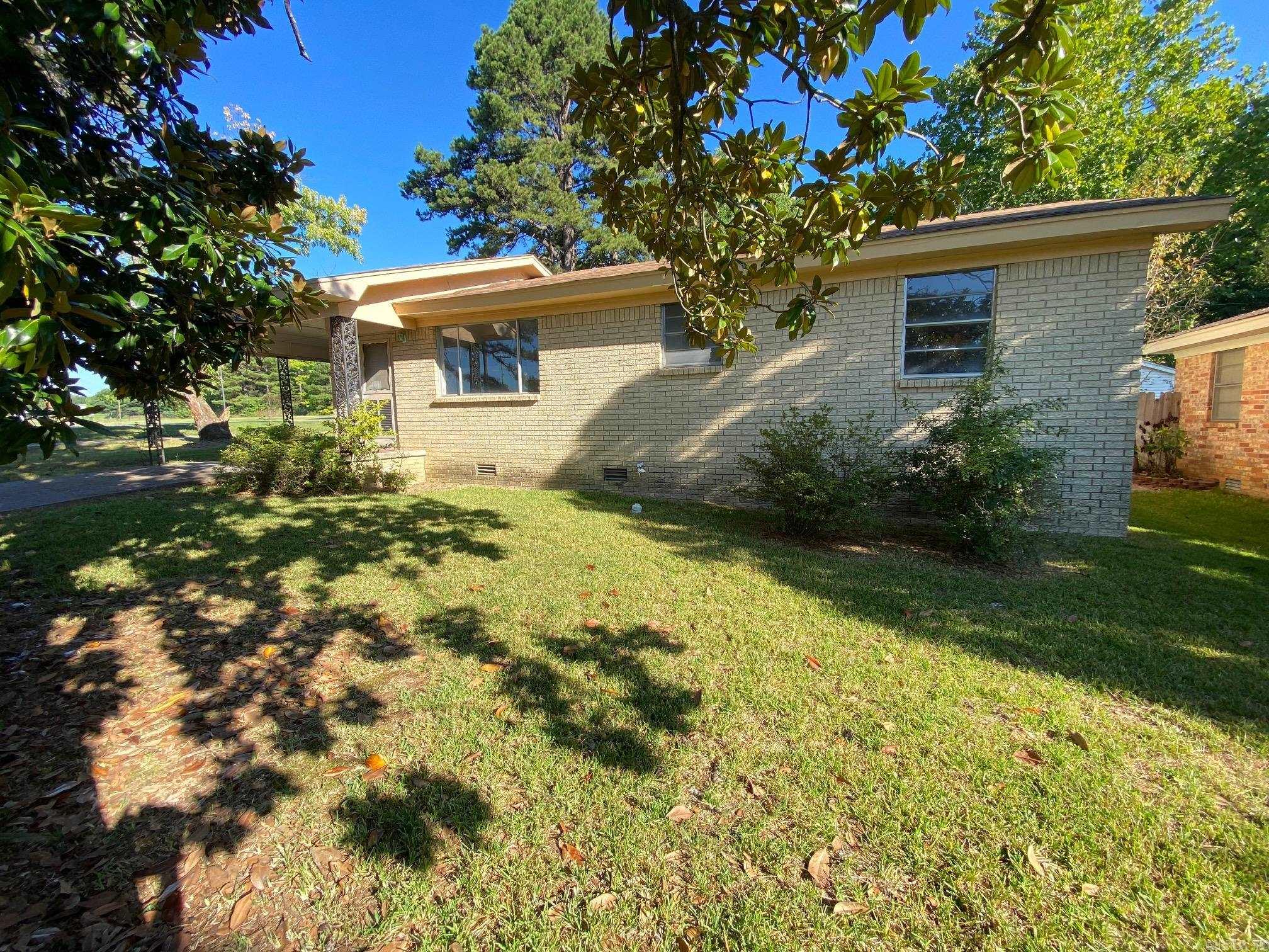 Great 3BD/1BA in Jacksonville that is waiting for you to call home. Vinyl flooring in living spaces and hardwood flooring in bedrooms. Eat-in-kitchen ideal for enjoying meals with family or friends. Large yard perfect for anyone with kids or pets. This property is managed by Hoffman Team so beware of scammers - we will never ask you to Cashapp us money. The lease for this property is for 18 months to 2 years with a 3% increase after the first year. Income must be 3x the amount of rent per month unless you have a housing voucher.