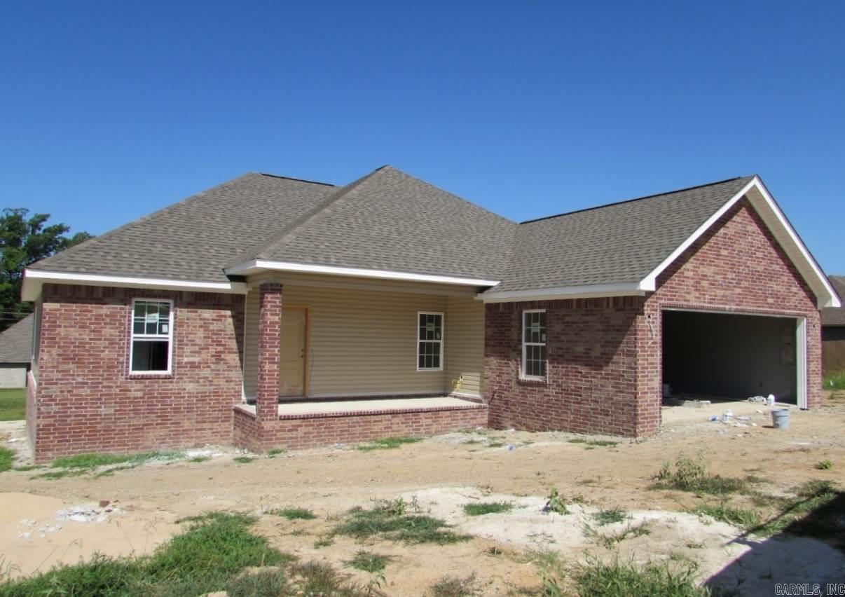 Picture raising your family on quiet street*"out of town" feel but offers all city utilities*very open floor plan*kitchen has nice island & plenty of cabinets*cabinets & entertainment center in living room are all built by Randy Lott*4 bedrooms & 3 FULL baths*granite counters*master bath has tiled shower & separate tub*lots of closets*shiplap walls in master & living room*nice tray ceilings*nice porches*1 year builders warranty*huge lot*Google map has location wrong*off the Country Club aka Grant 43*