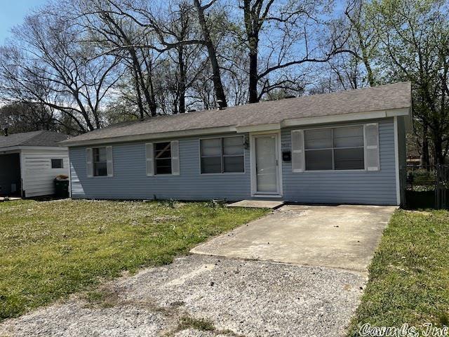 Move in ready! 3 bed, 1 bath, 1104 sq.ft. fully fenced backyard.