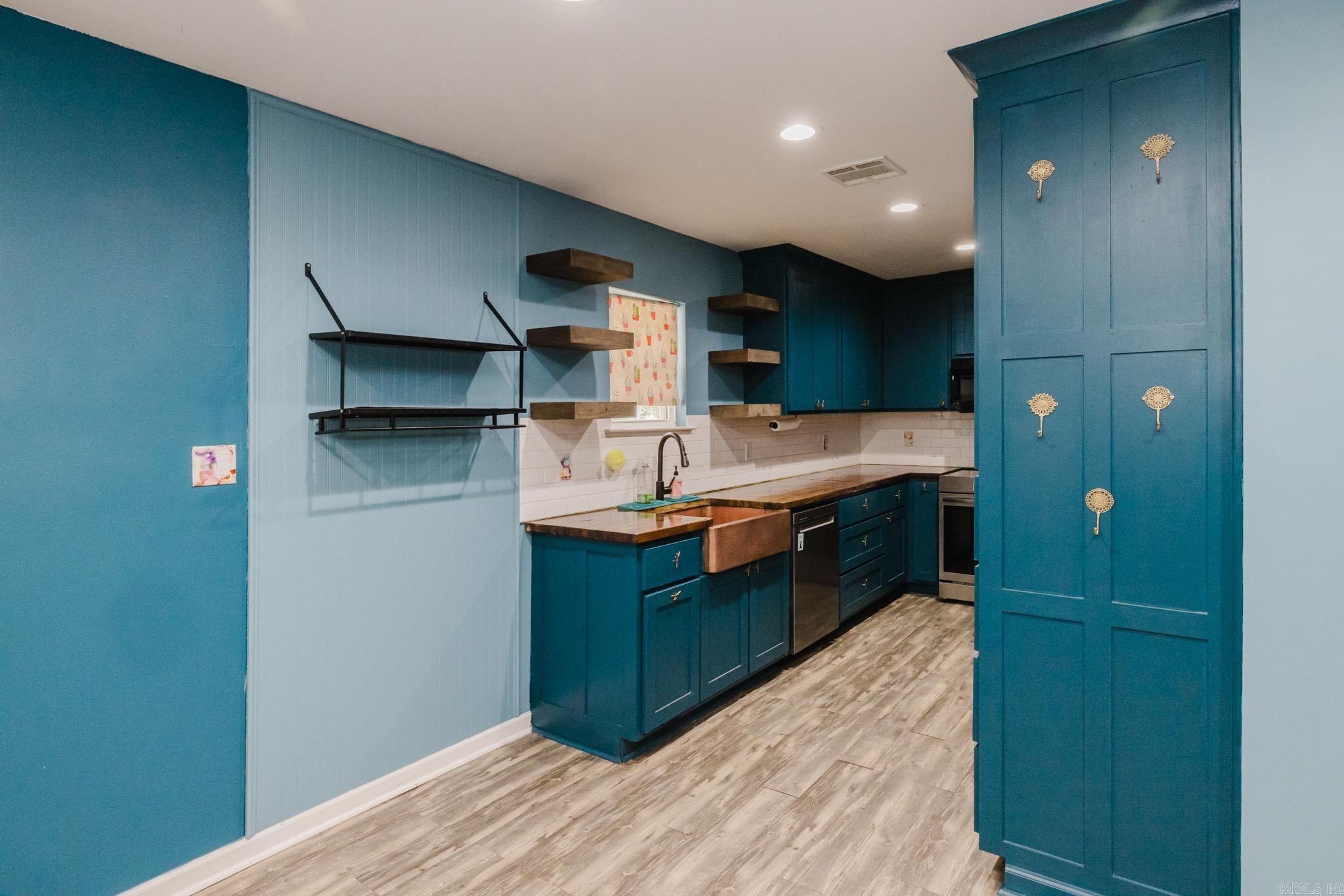 RIVERSIDE ADDN - Residential