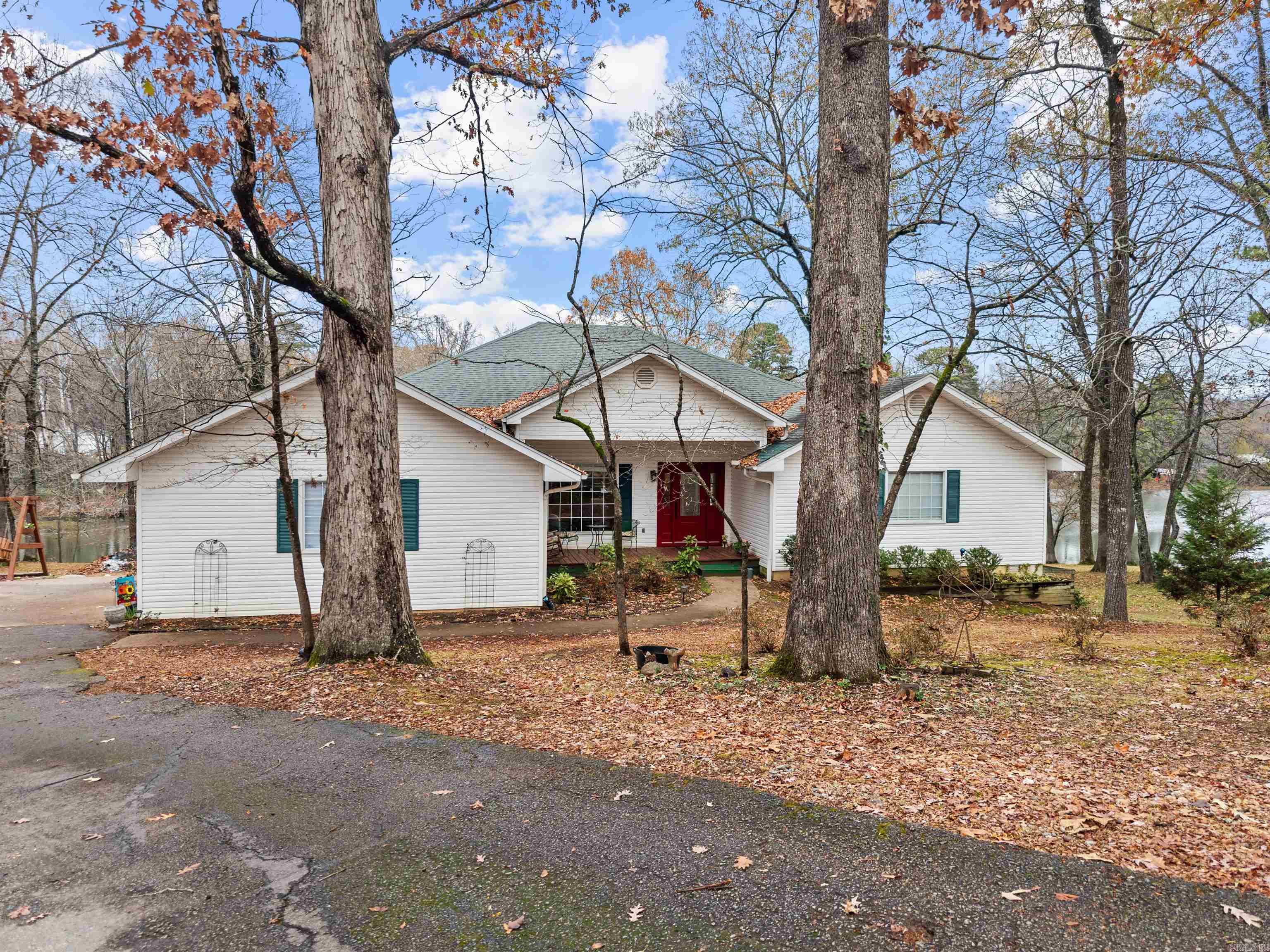PEBBLE LAKE - Residential
