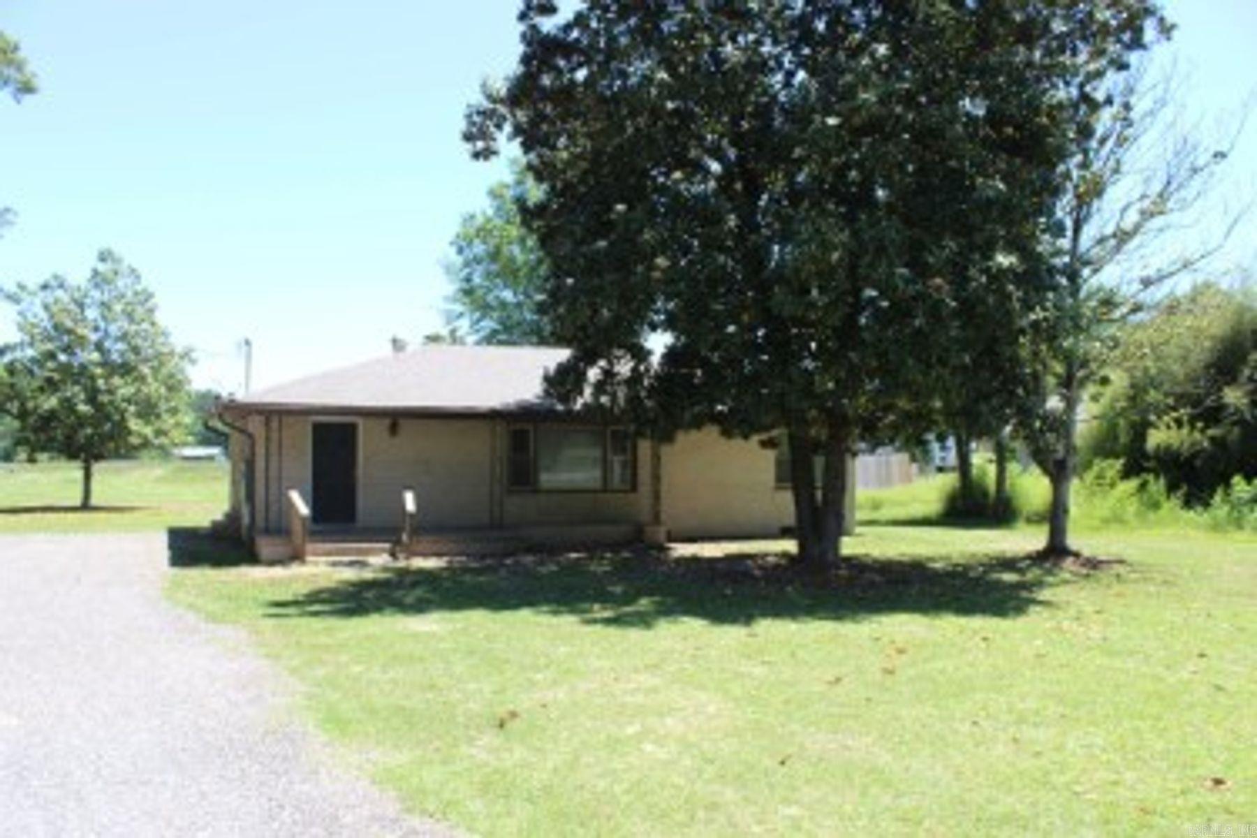 This is a perfect house for a first time home buyer!  3 Bed 2 bath and move in ready.   Roof and HVAC unit both replaced within the last two years.  Nice yard and close to schools.