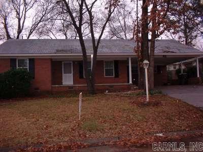 Located at 21 Templin Trail is a 3 BR 1.5 BA single family home located in West Little   Rock with approximately 1536 square feet. The kitchen is furnished with a dishwasher, electric stove top range, a wall oven and the fridge is not maintained by owner. There is a living room/dining room combo. The washer and electric dryer connections are conveniently located in sperate closet area. Included are mini-blinds, den with   fireplace, mostly hardwood floors with some carpet, double car carport, ceramic tiled