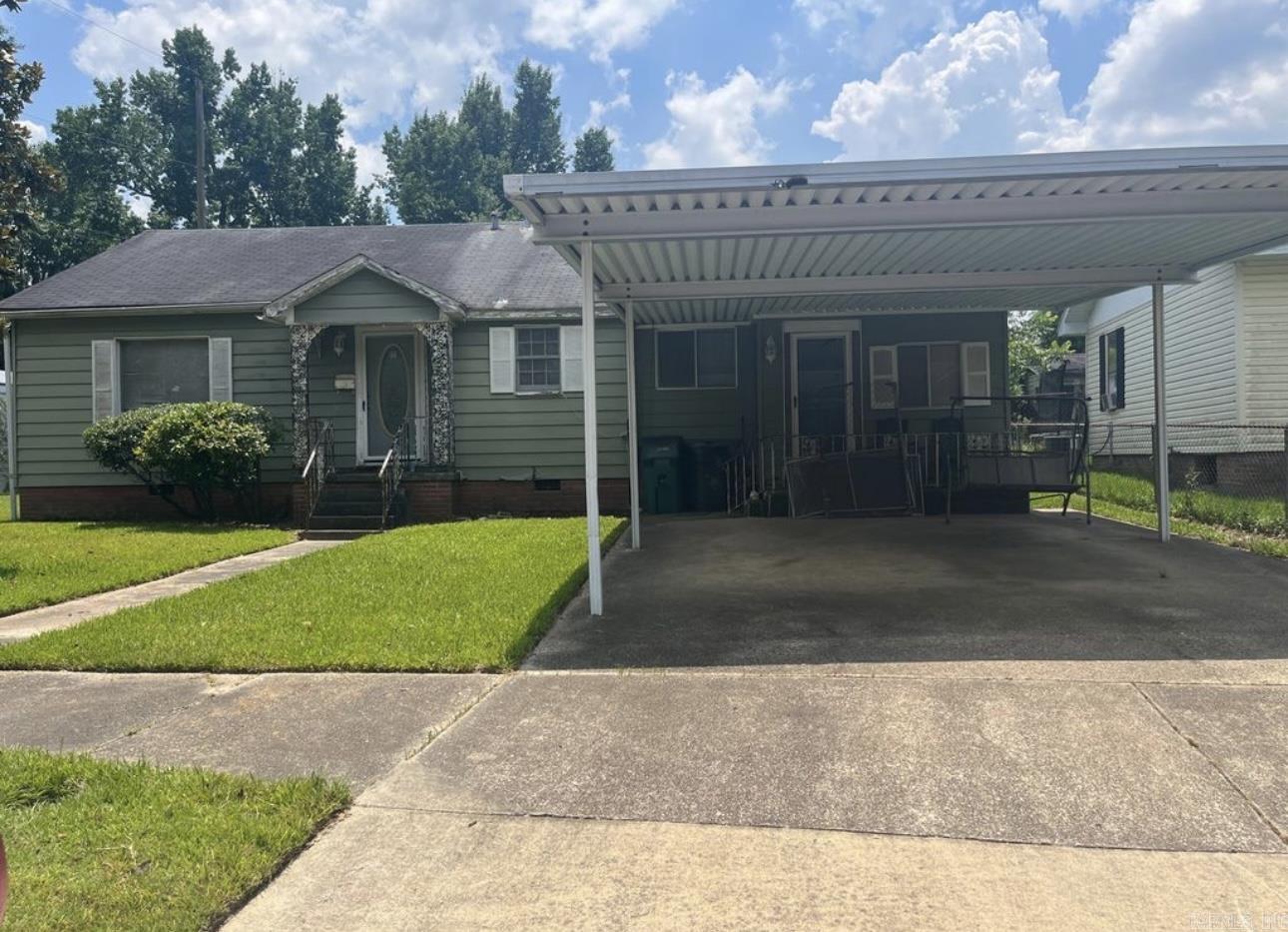 Perfect fixer upper or investment property.