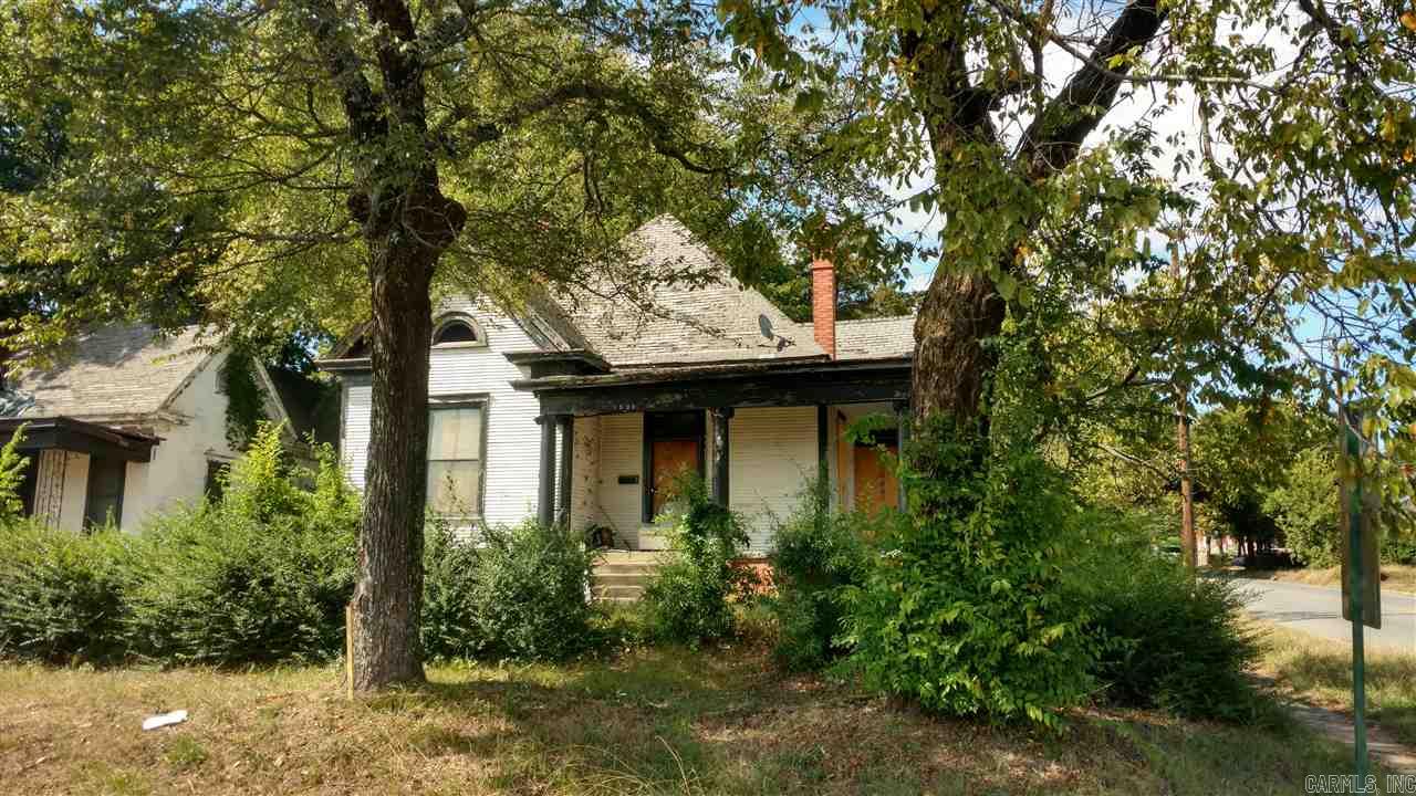 CORPORATE SELLER. HOME BEING SOLD AS IS WHERE IS. NO WARRANTIES OR GUARANTIES.  FANTASTIC OLDER BUILT HOME. GREAT FOR ANY BUYER. GOOD HOME OR GOOD INVESTMENT. COME TAKE A LOOK AT THIS FIXER UPPER THAT HAS GREAT SPACE AND MORE.