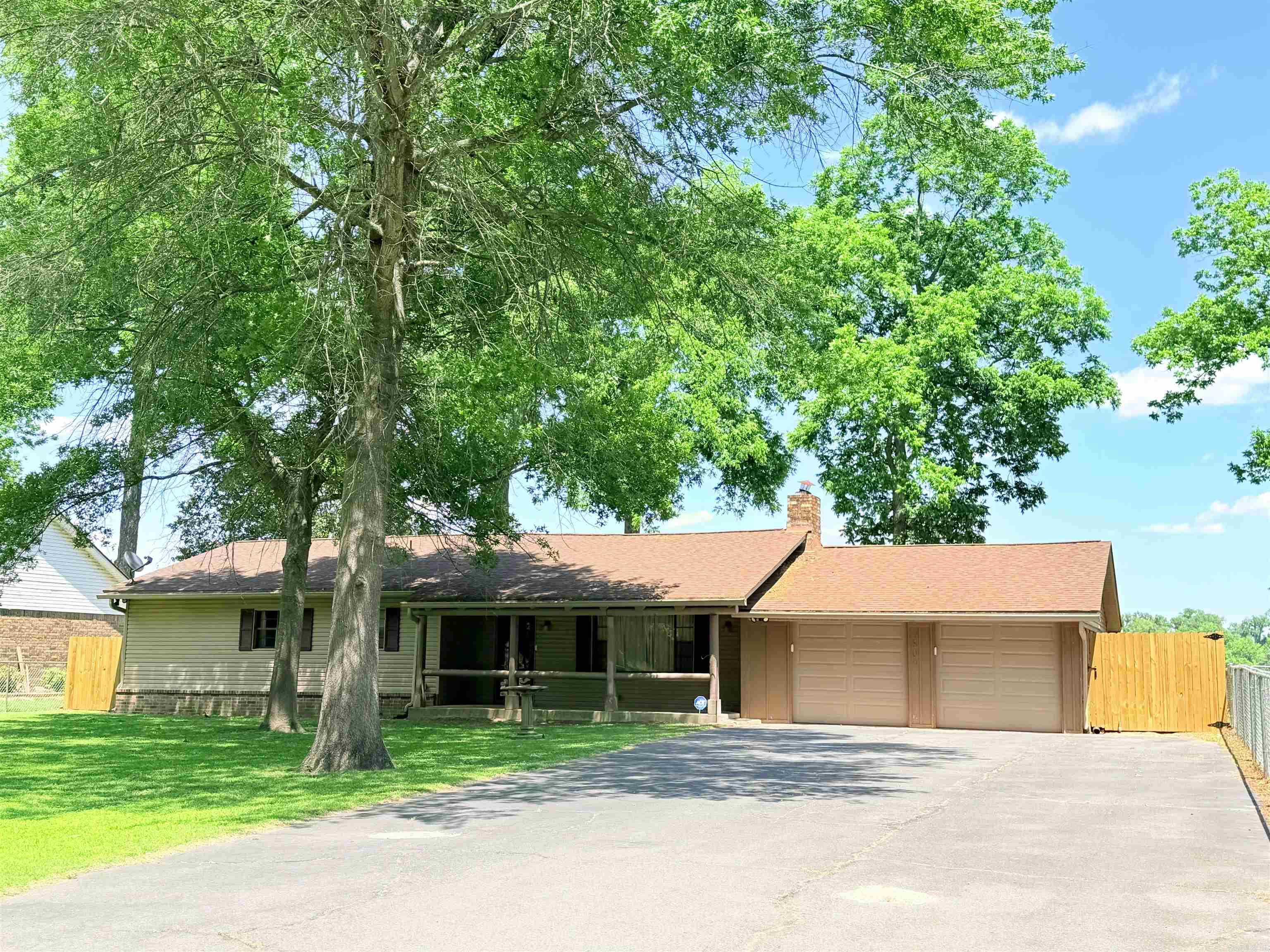 TRANQUIL HOME Located On The Arkansas River! Extremely Well Maintained. Updated With A Phenomenal View! Home Offers A Master Suite, Walk In Shower, Large Bedrooms, Updated Kitchen, Updated Bathrooms, New Flooring, New Roof, Gutters, French Drains, Log Cabin Feel, Sun Room Overlooking The River, Private Dock Perfect For Fishing & Entertaining. Very Quiet Neighborhood For Relaxing. Outdoor Storage Building! Fully Fenced, New Privacy Fence Just Recently Installed. This Place Feels Like A Vacation Home!