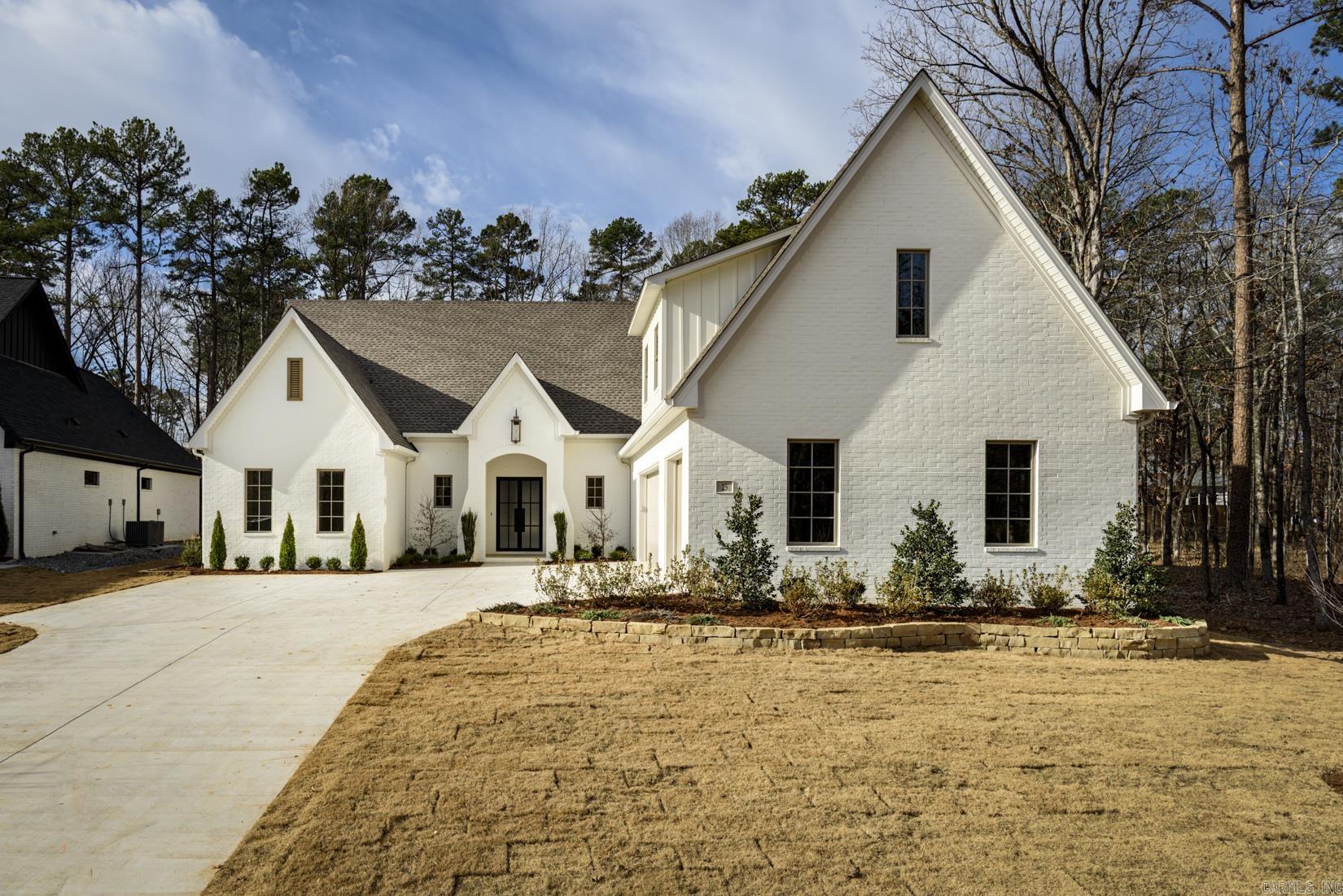 CHENAL VALLEY "MIRAMONT CIRCLE" - Residential