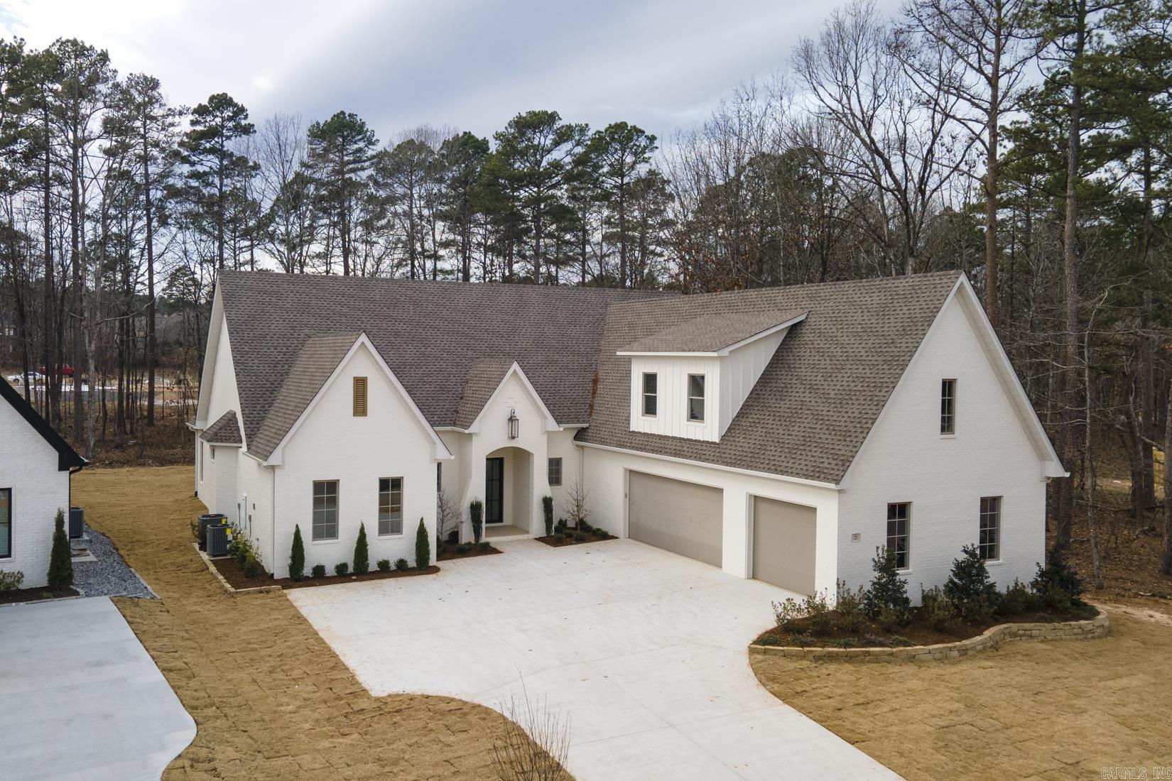 CHENAL VALLEY "MIRAMONT CIRCLE" - Residential