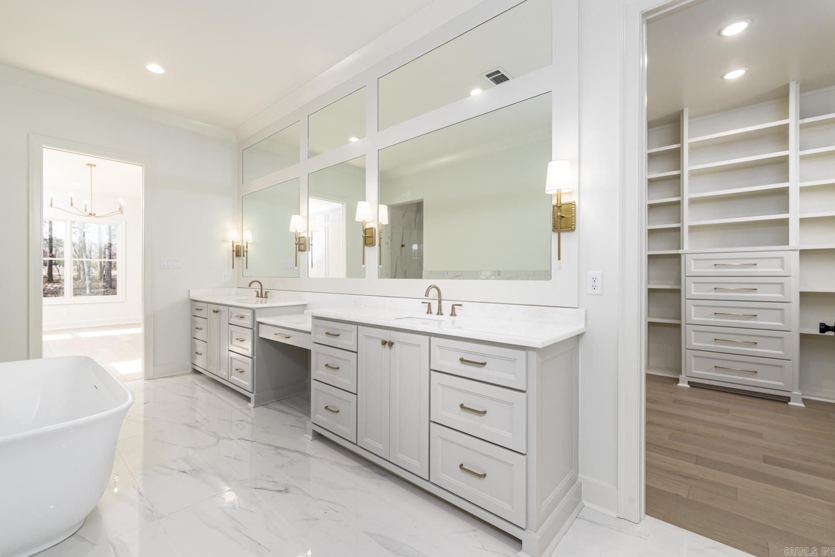 CHENAL VALLEY "MIRAMONT CIRCLE" - Residential