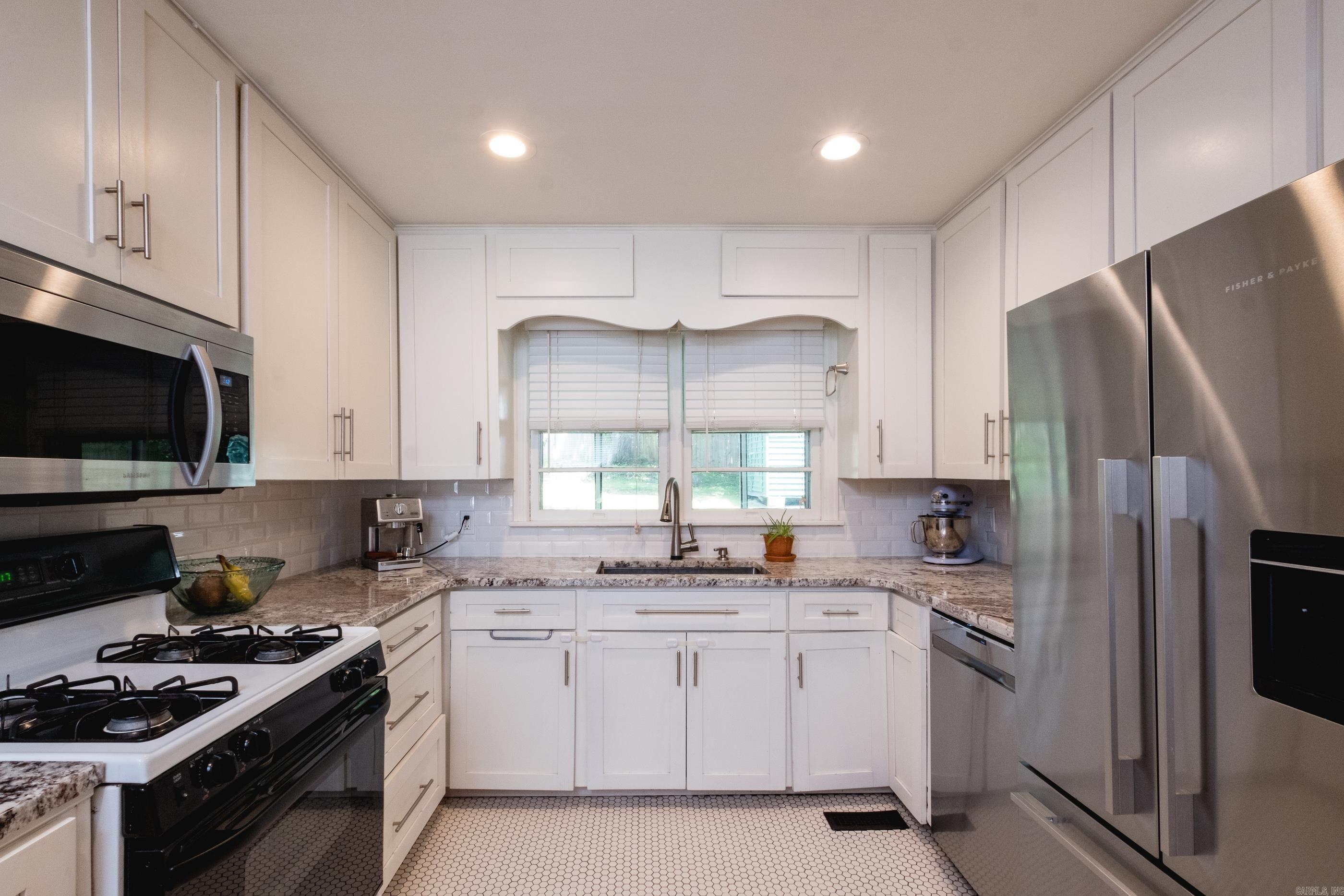 KINGWOOD PLACE - Residential