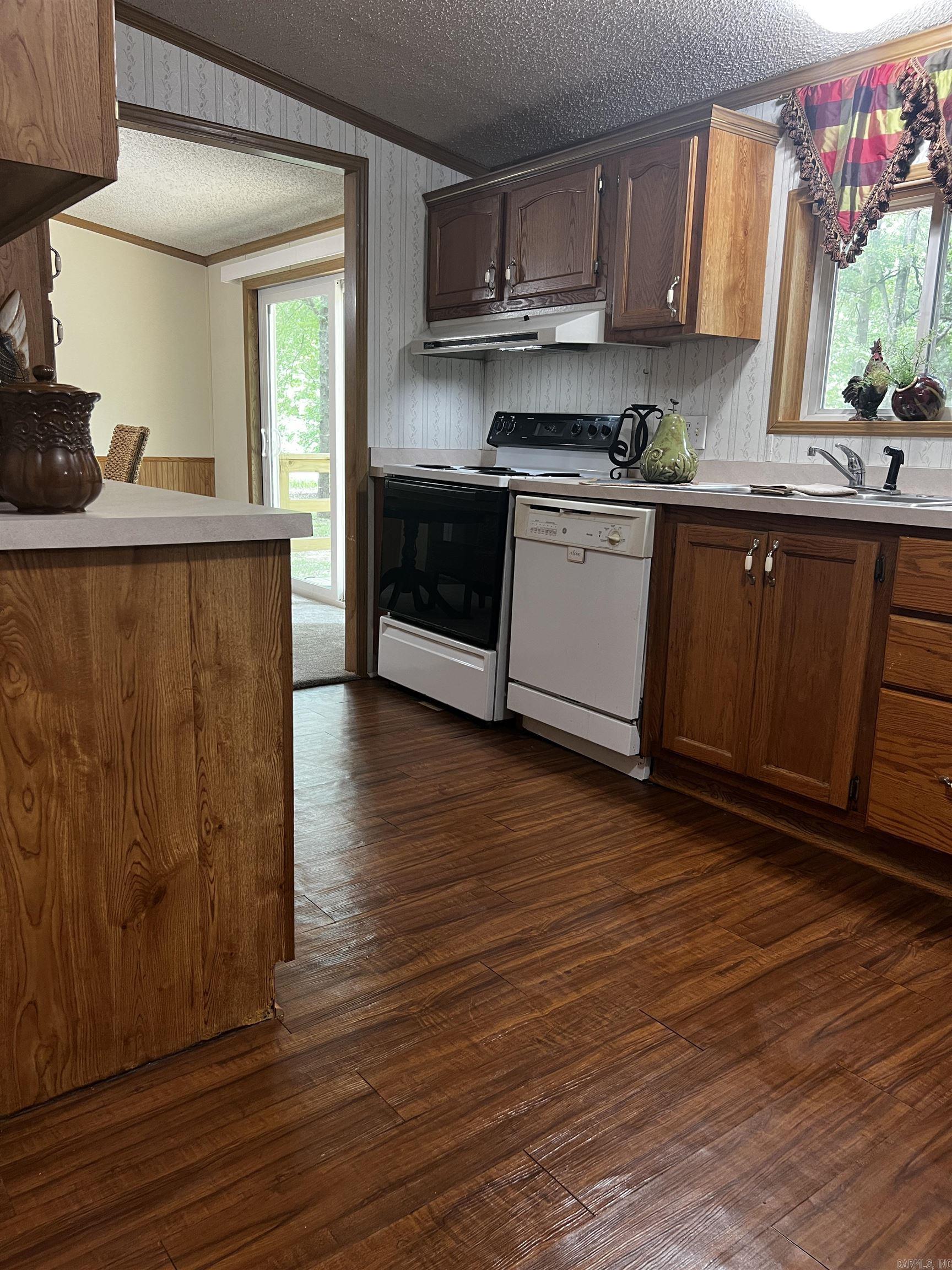 HUNTERS RUN - Residential