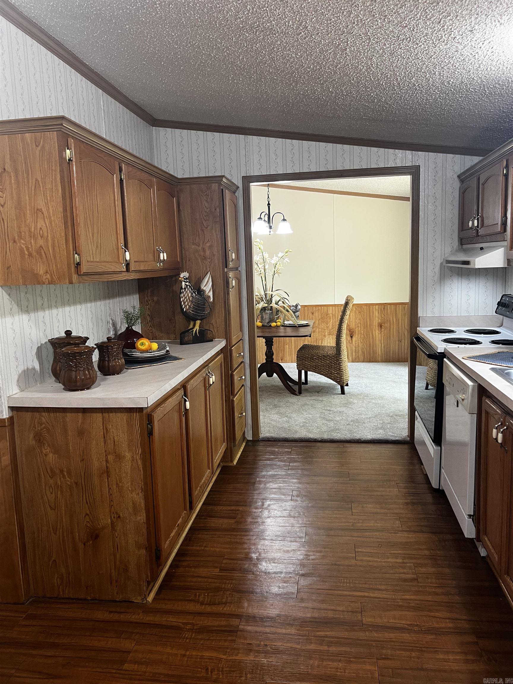 HUNTERS RUN - Residential