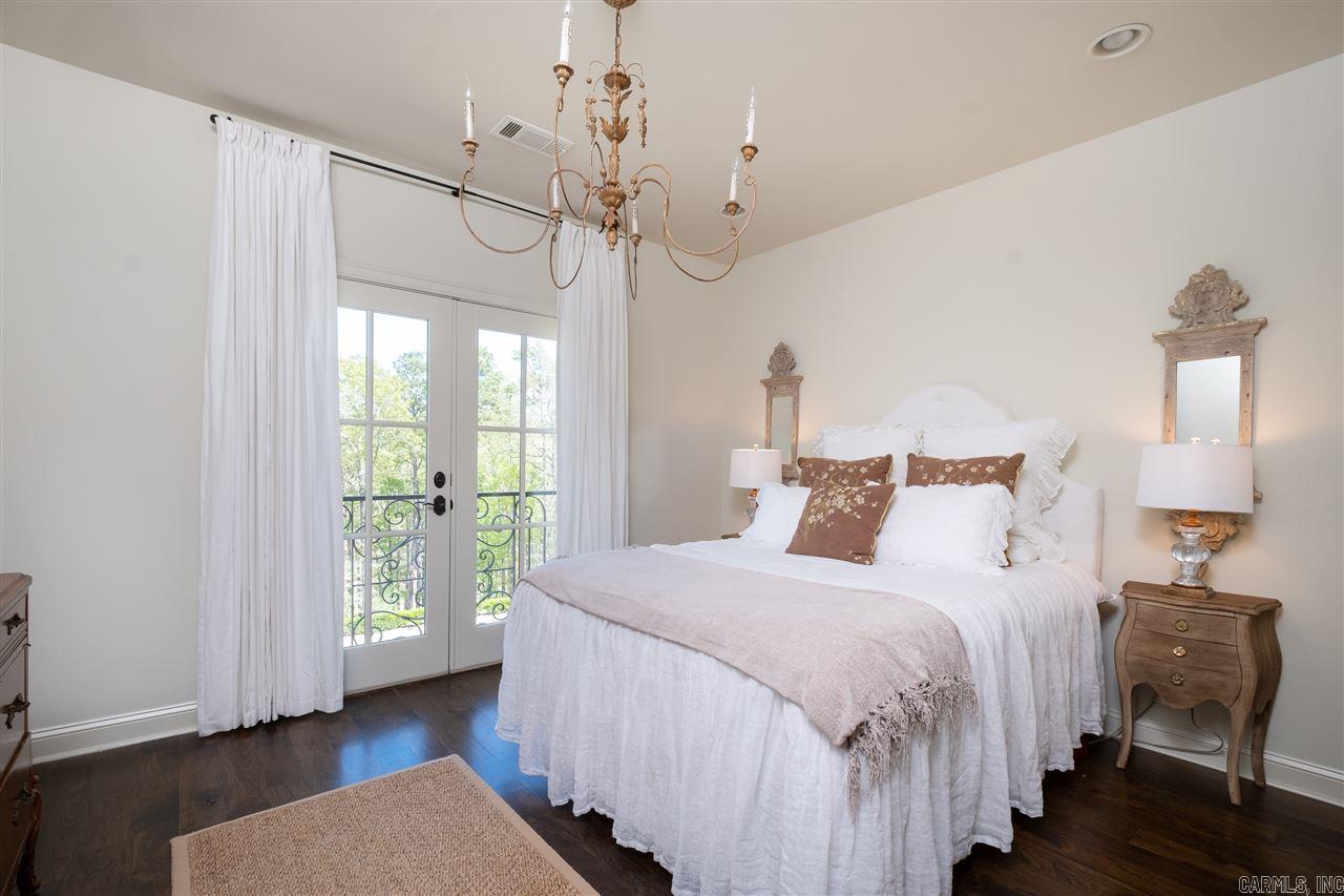 CHENAL DOWNS - Residential