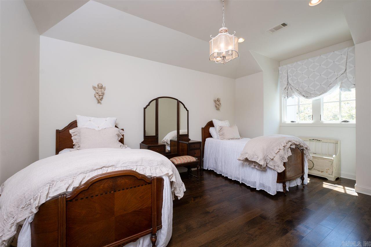 CHENAL DOWNS - Residential