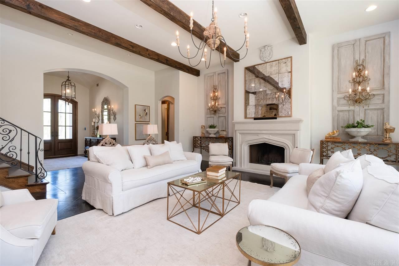 CHENAL DOWNS - Residential