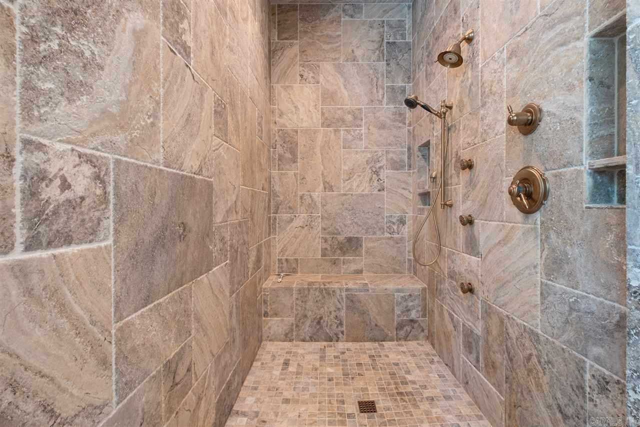 CHENAL DOWNS - Residential