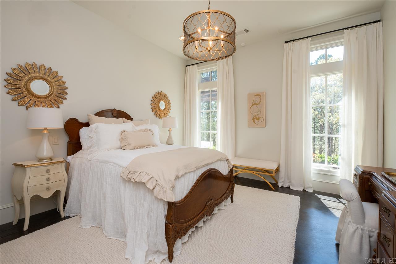 CHENAL DOWNS - Residential