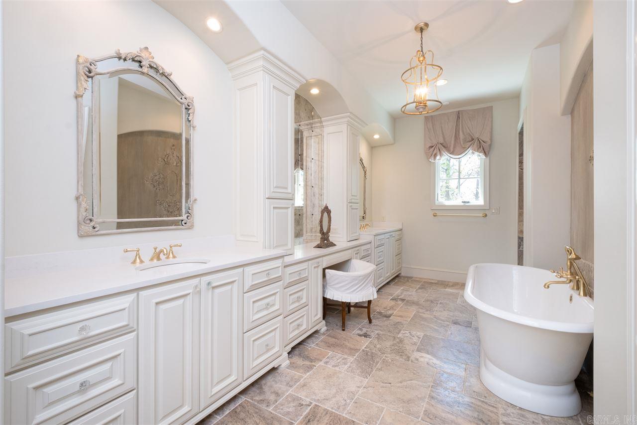 CHENAL DOWNS - Residential