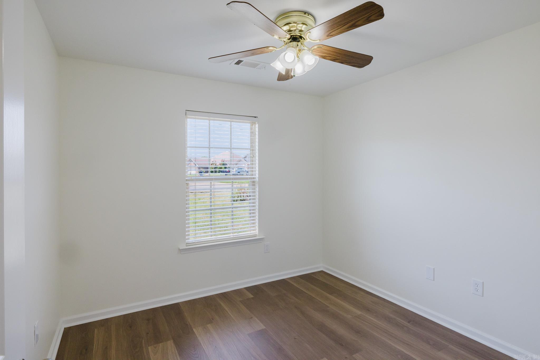 KINGS CROSSING - Residential