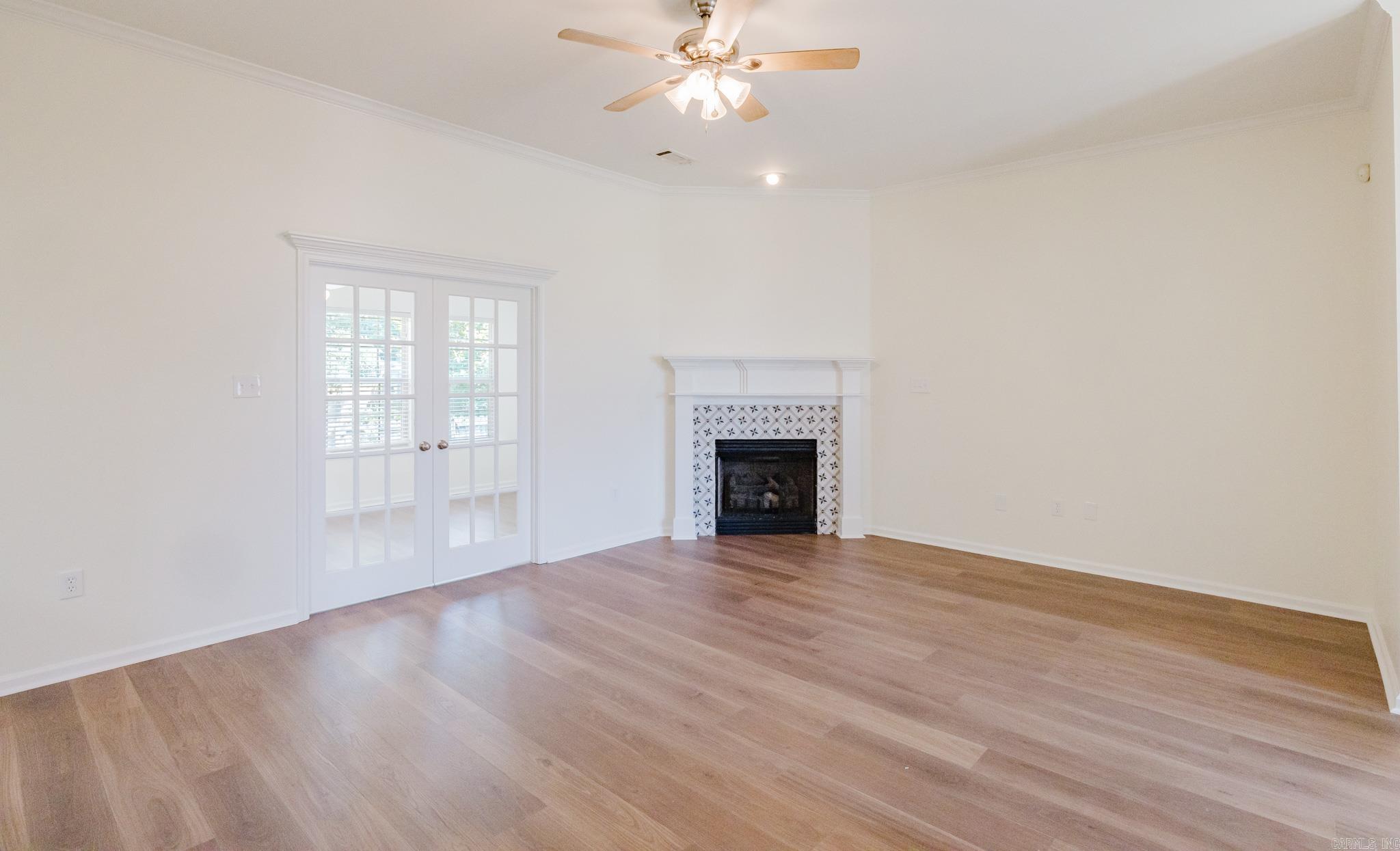 KINGS CROSSING - Residential