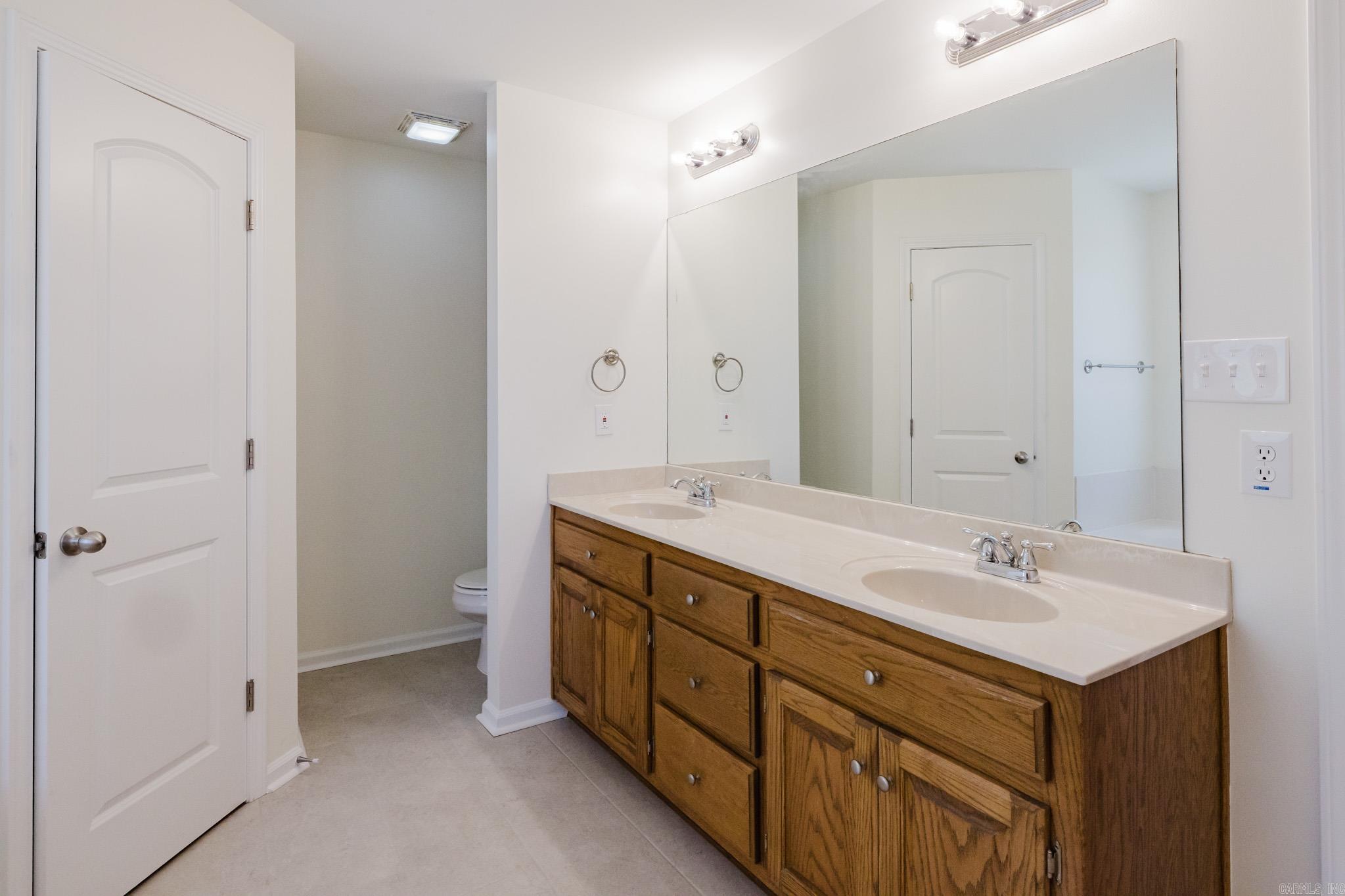 KINGS CROSSING - Residential