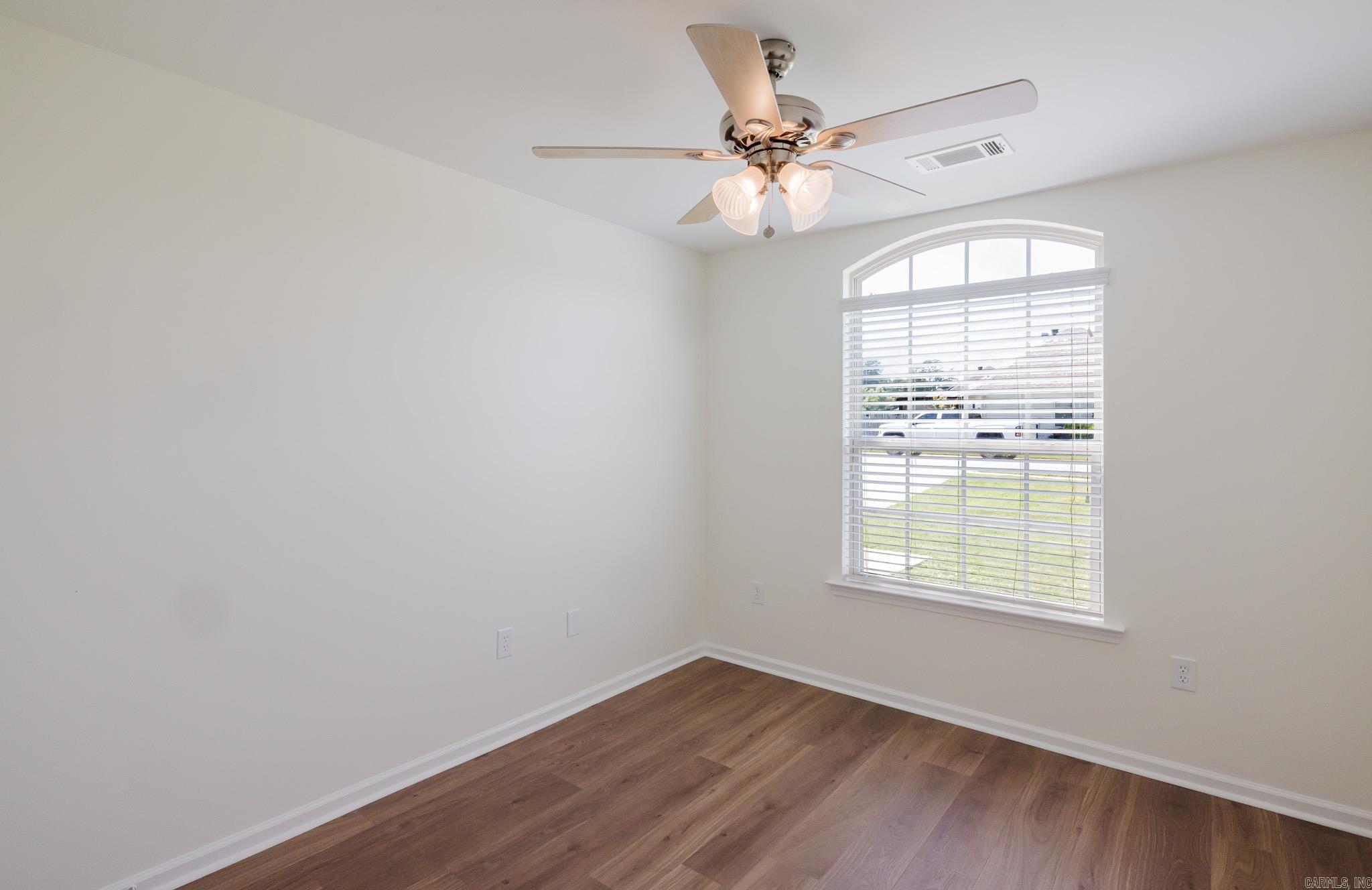 KINGS CROSSING - Residential
