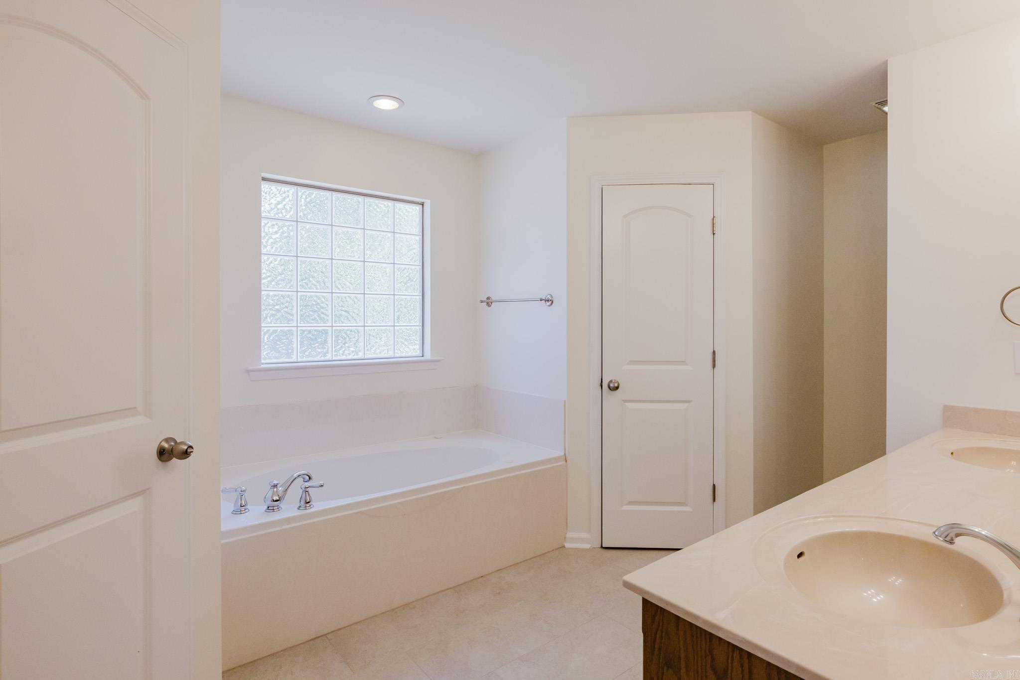 KINGS CROSSING - Residential