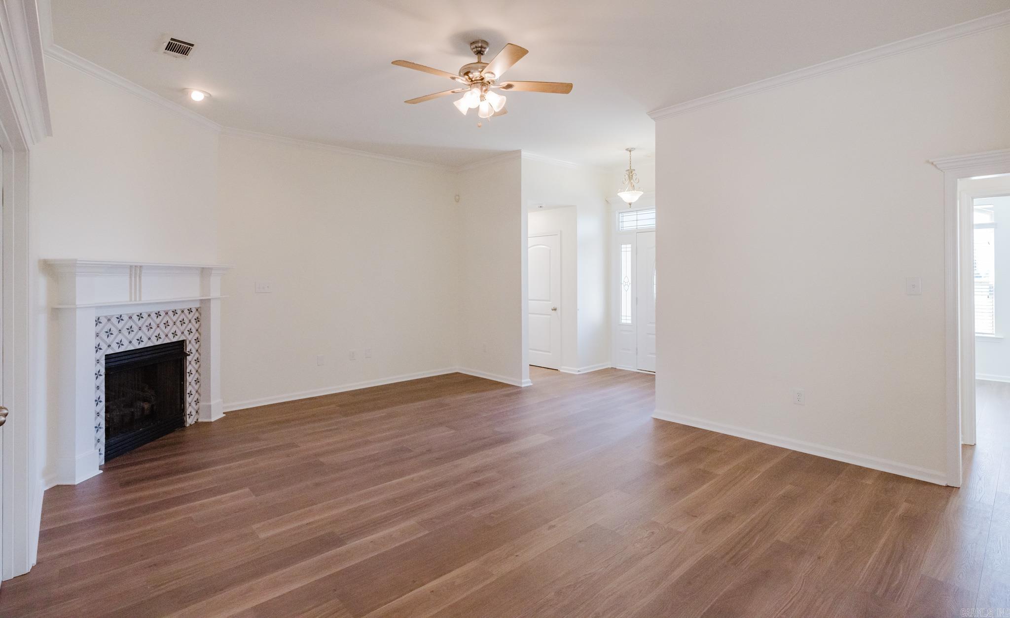KINGS CROSSING - Residential
