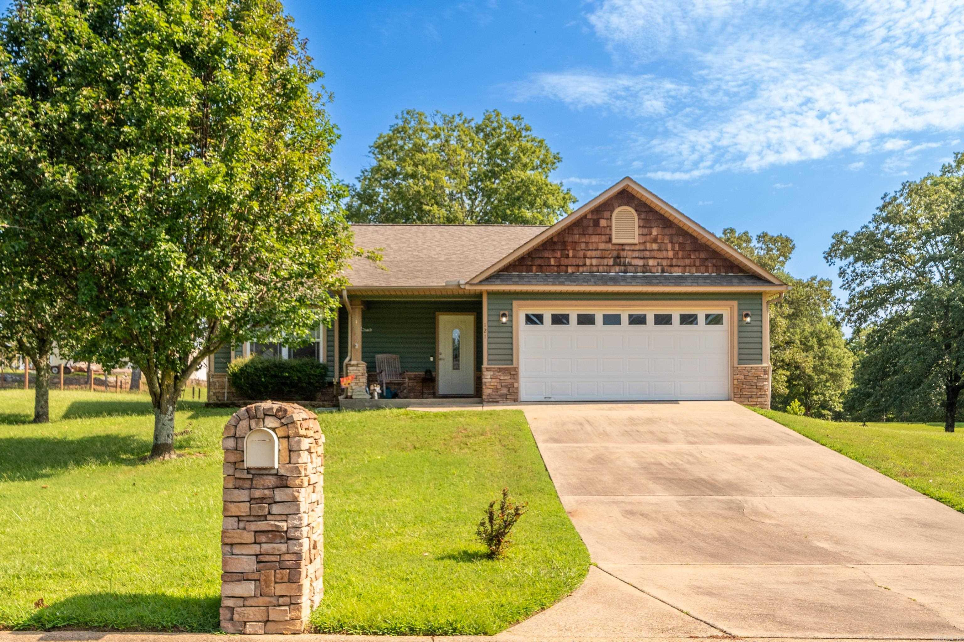 WOODLANDS EDGE - Residential