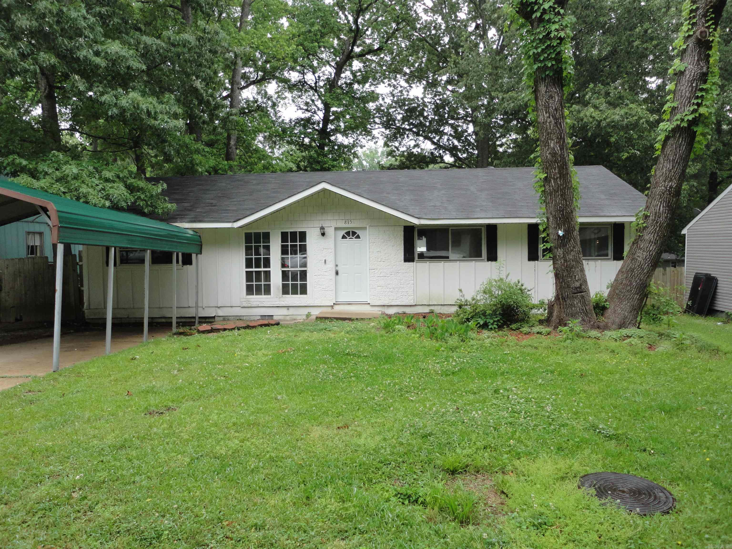 This cute 3 bedroom 1.5 bath home is located in the heart of Benton close to parks and shopping.  This home features a new AC unit, new interior paint, new flooring, new appliances, new lighting, a new deck, and more.  Don't miss out on this great space buy!!  This is a Fannie Mae Homepath property.  Agent see agent remarks on where and how to submit offers.