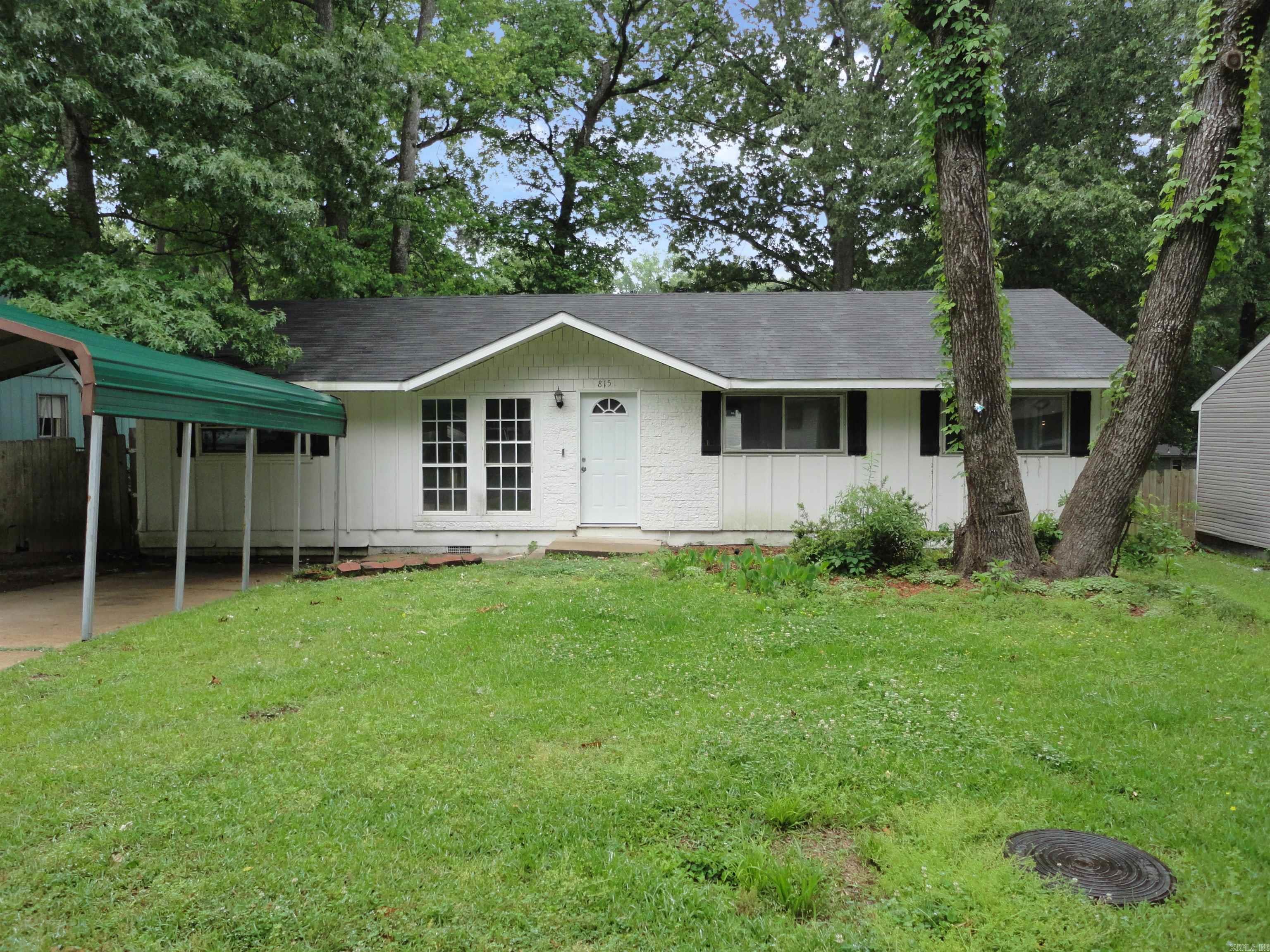 This cute 3 bedroom 1.5 bath home is located in the heart of Benton close to parks and shopping.  This home features a new AC unit, new interior paint, new flooring, new appliances, new lighting, a new deck, and more.  Don't miss out on this great space buy!!  This is a Fannie Mae Homepath property.  Agent see agent remarks on where and how to submit offers.