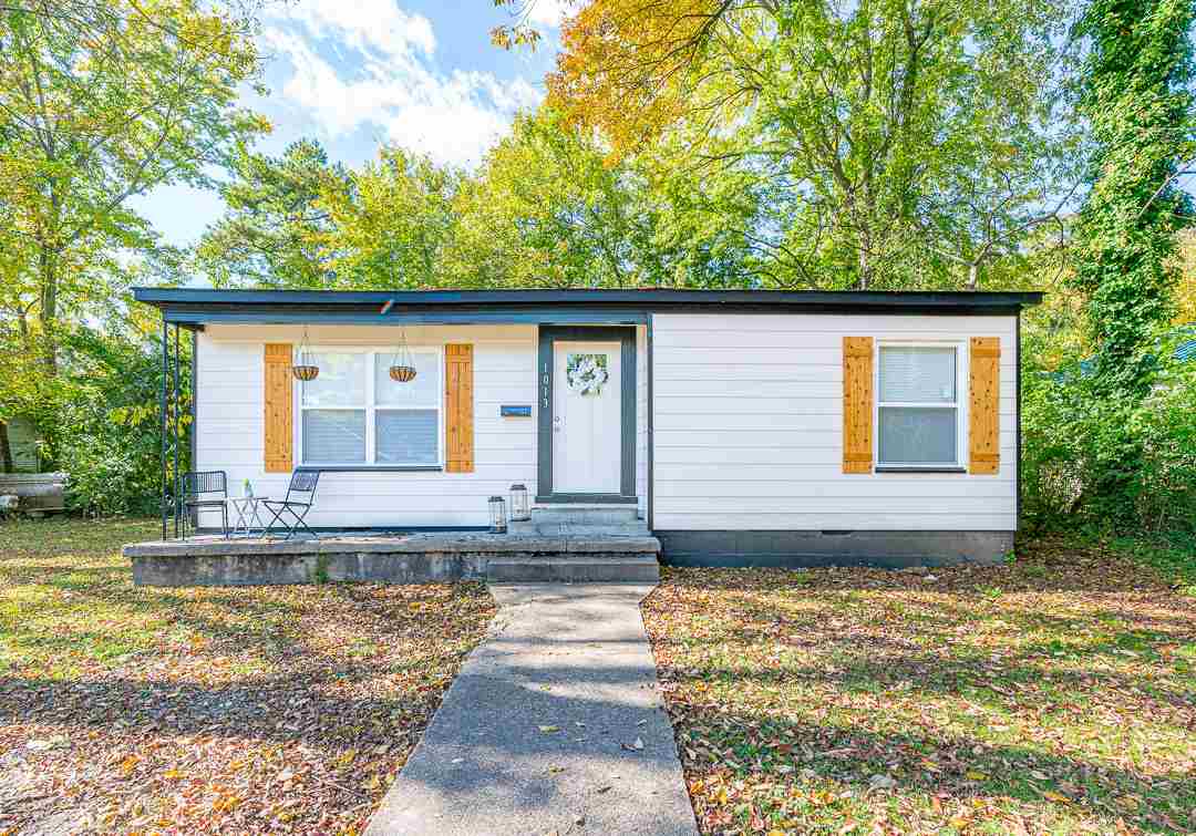 Welcome to your new home! This gorgeous cottage home has been completely renovated from top to bottom. Inside features original hardwoods, granite countertops, and an open floor plan with tons of natural light. This home is just walking distance from down town Conway! UCA, Hendrix or CBC student? This home is just a 2-3 minute drive from each school! Don't wait. This home won't last long!