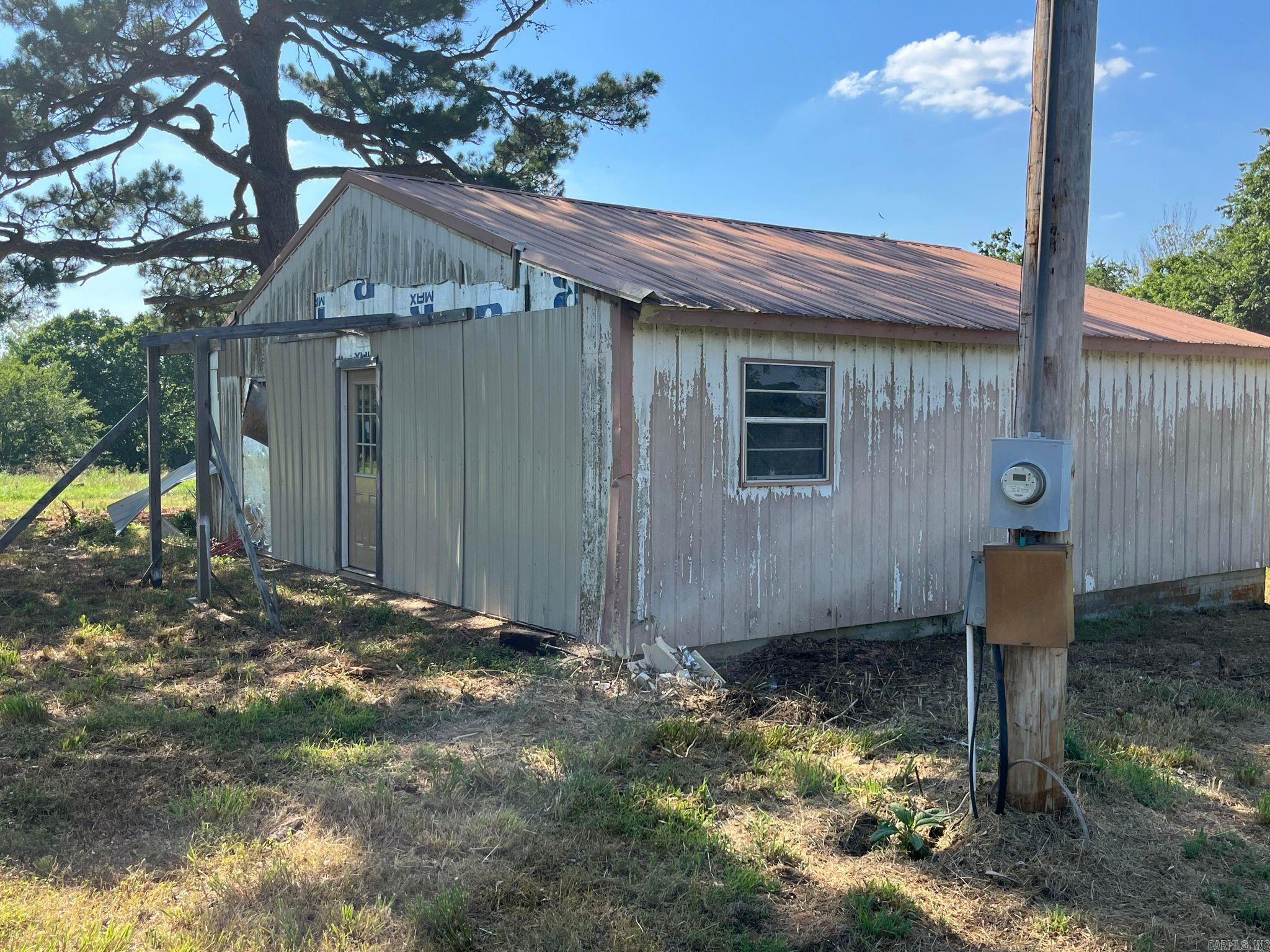 Mena - Land