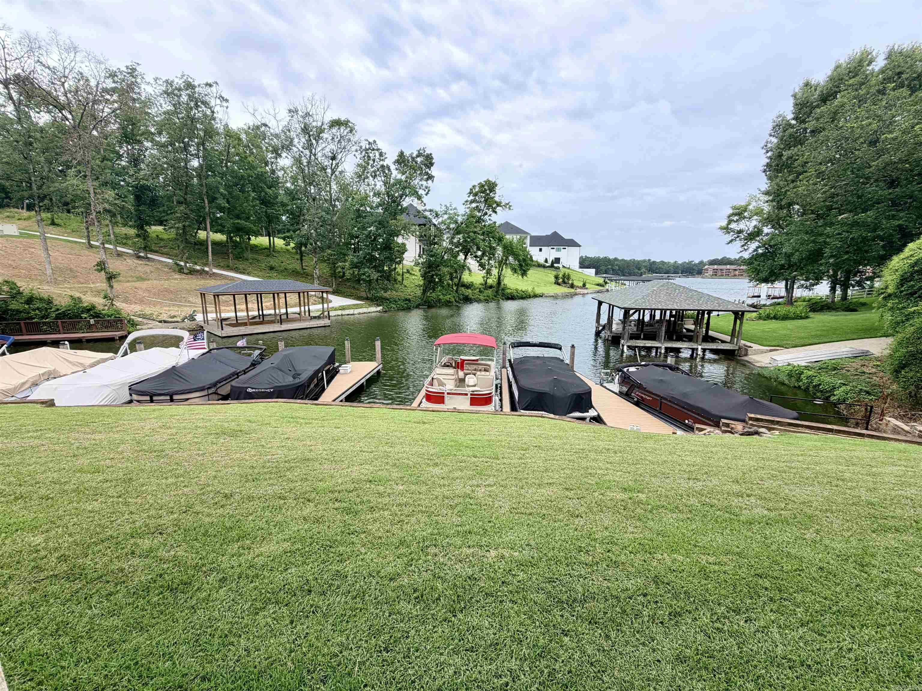 LAKESHORE OAKS HPR - Residential