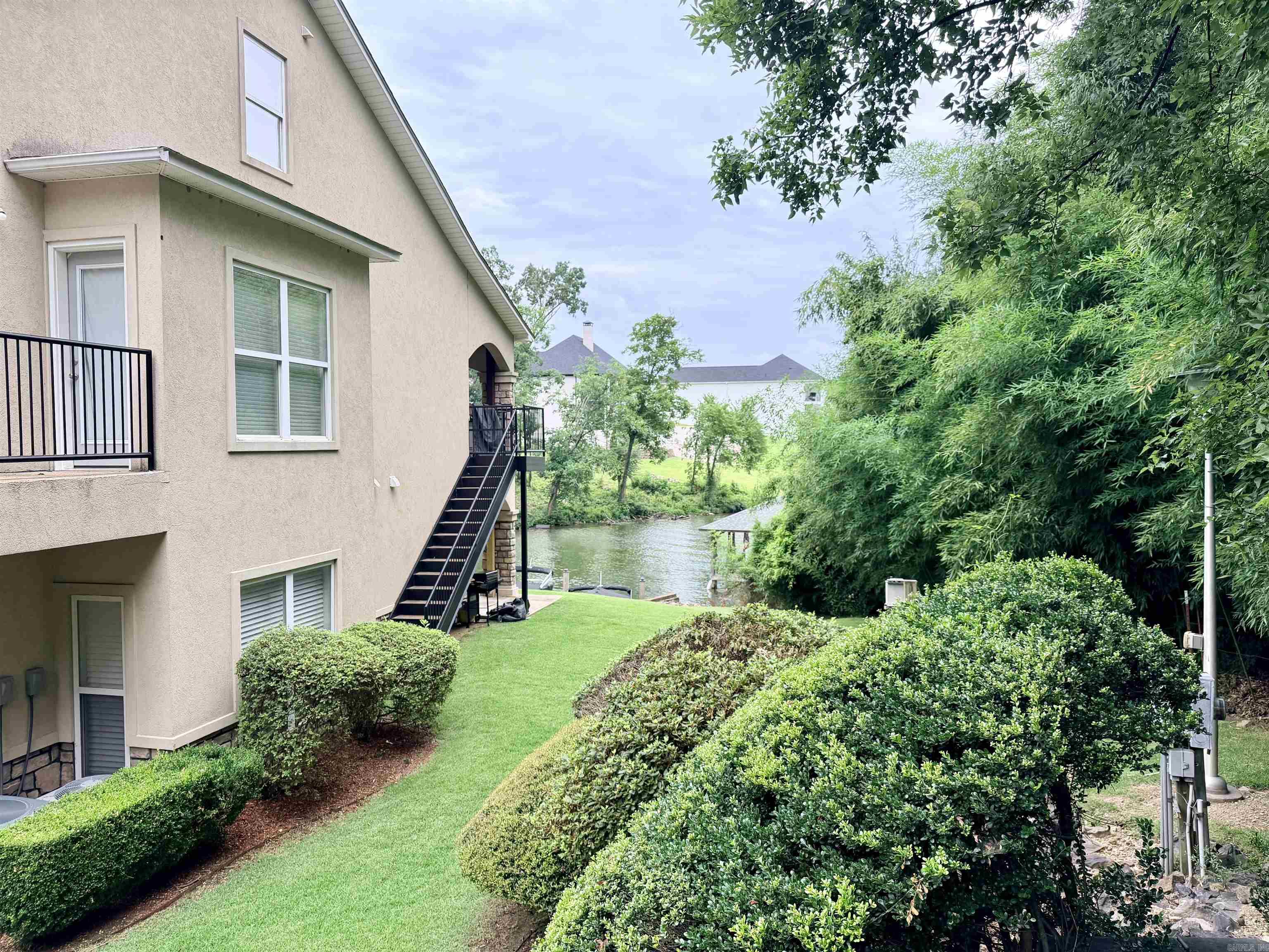 LAKESHORE OAKS HPR - Residential