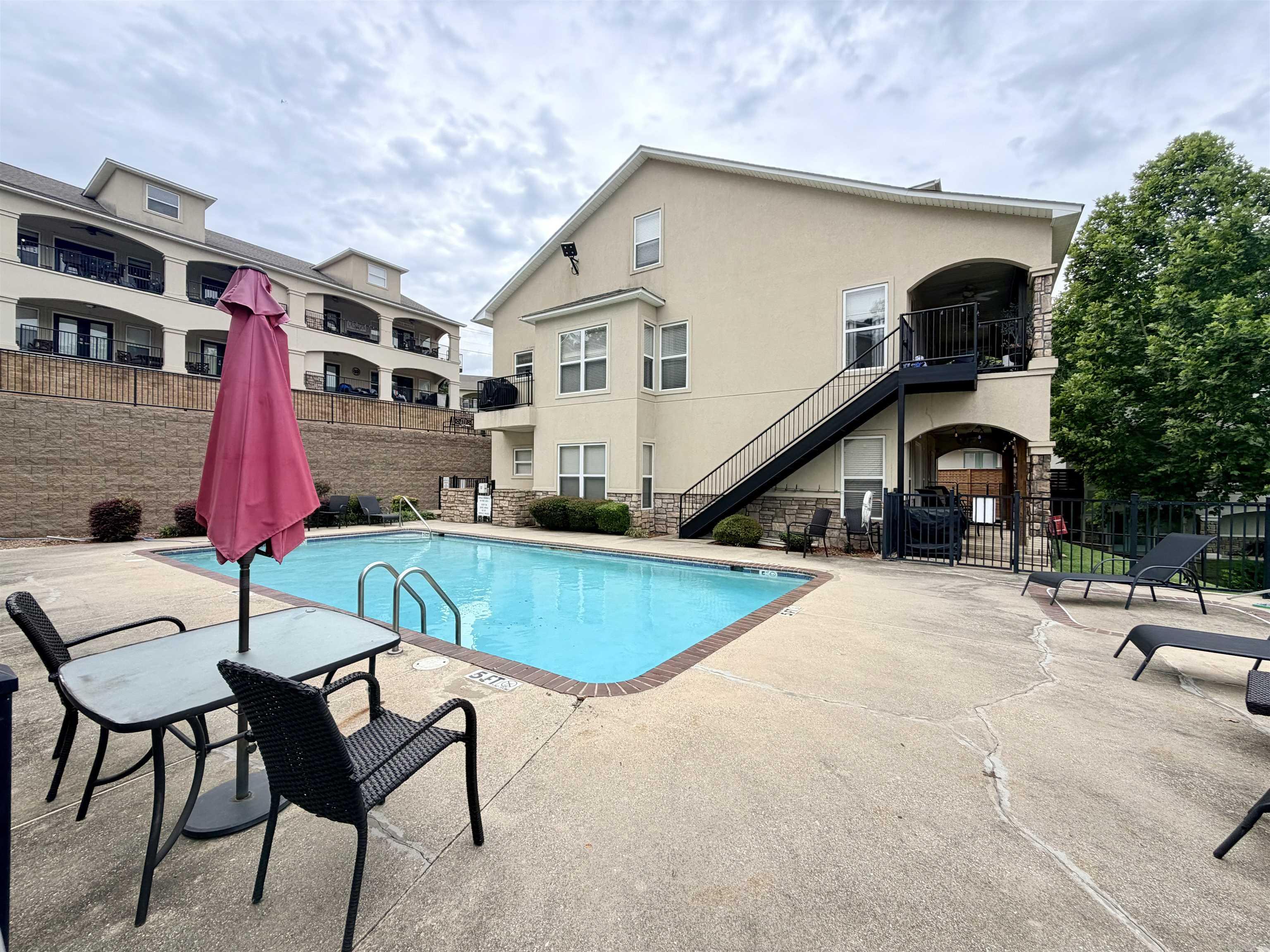 LAKESHORE OAKS HPR - Residential