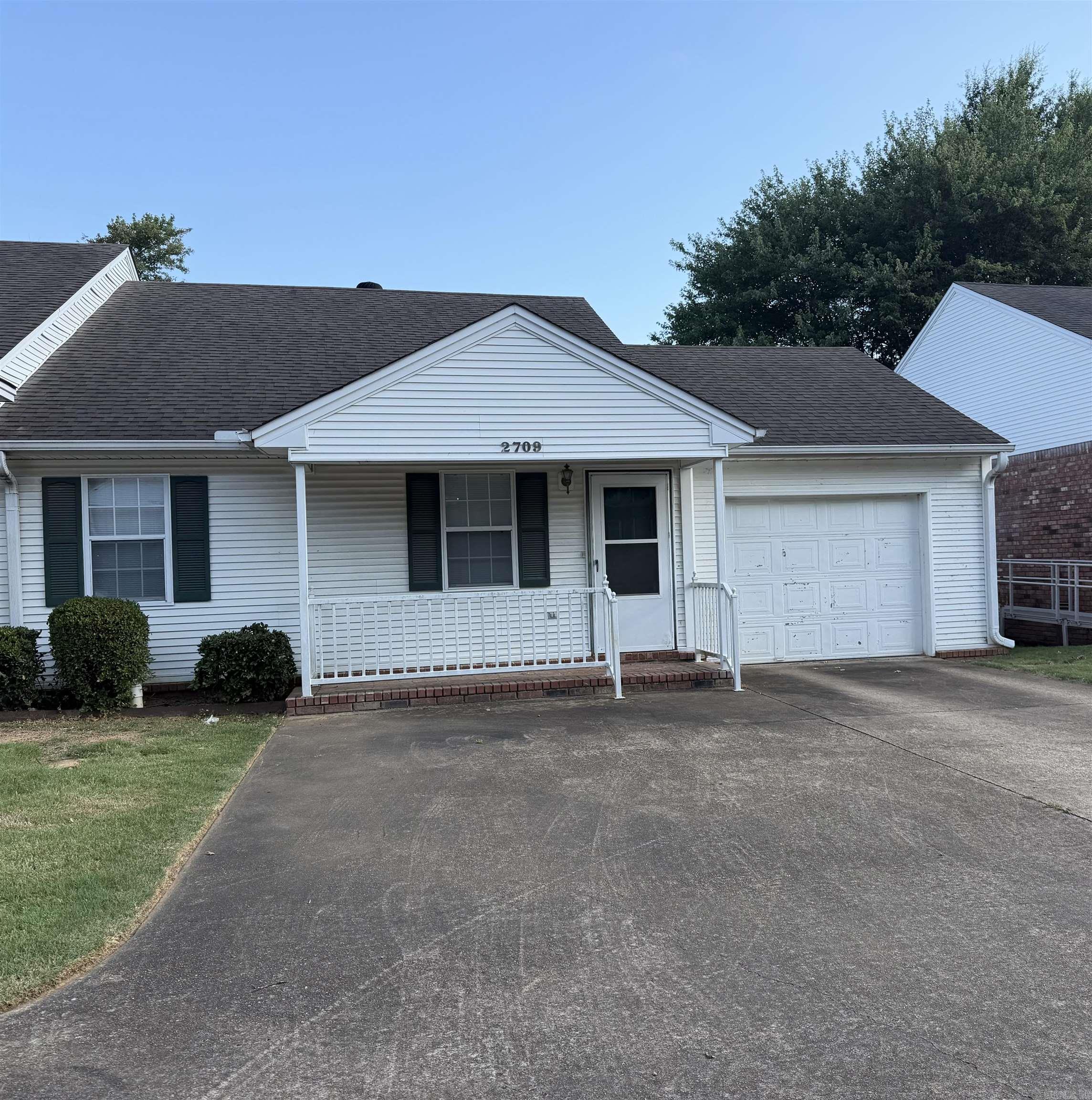 RIVER OAKS - Residential