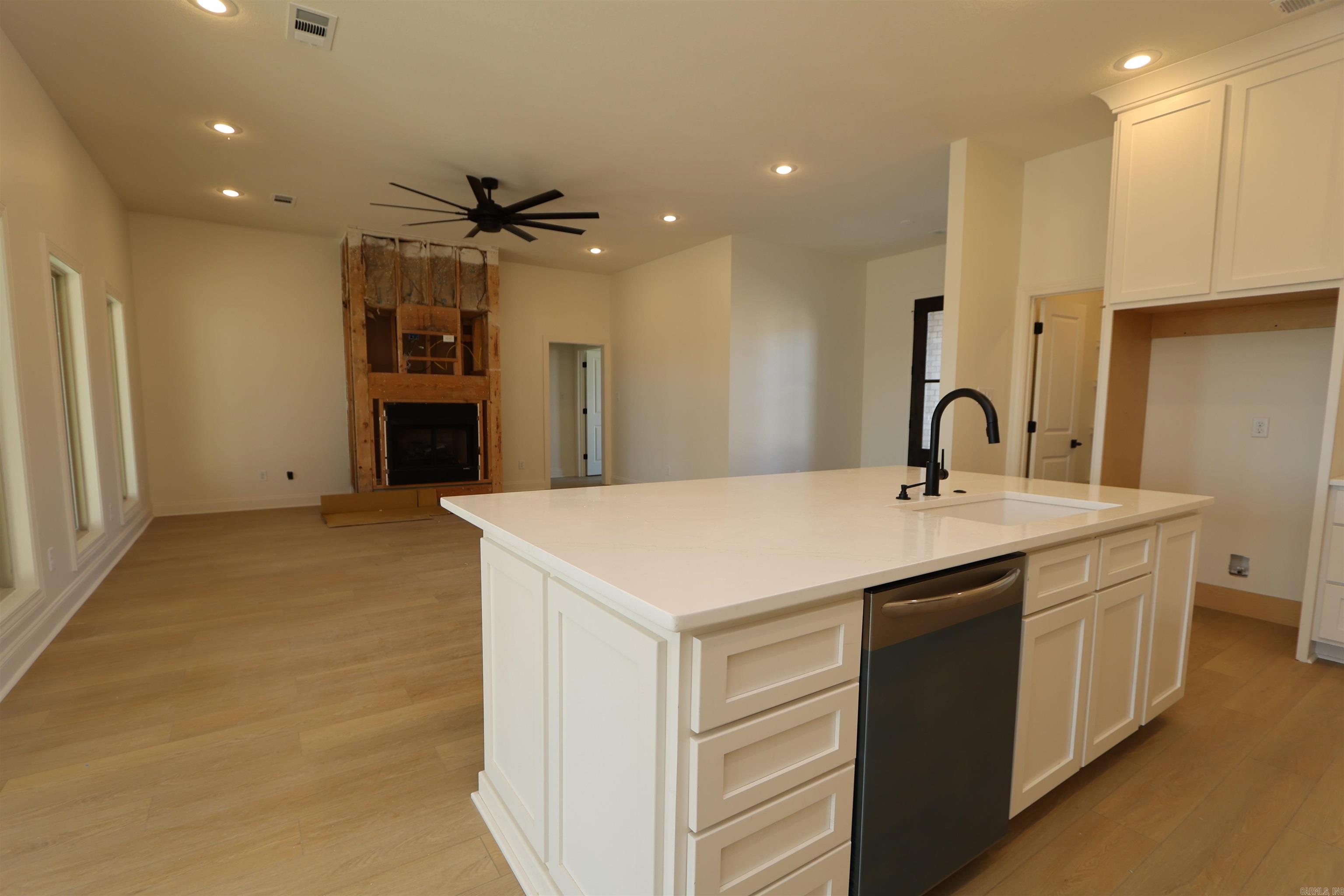 JAMESTOWN MANOR - Residential