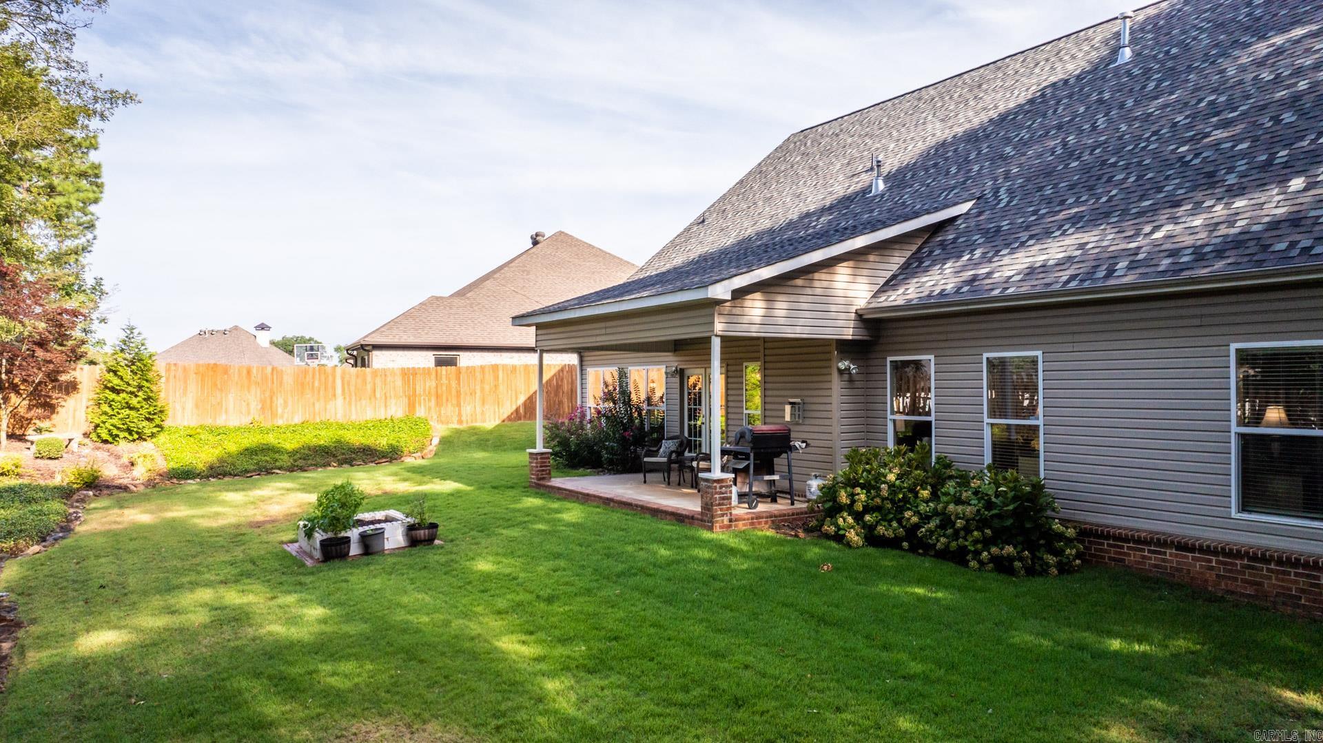 SIENNA LAKE - Residential